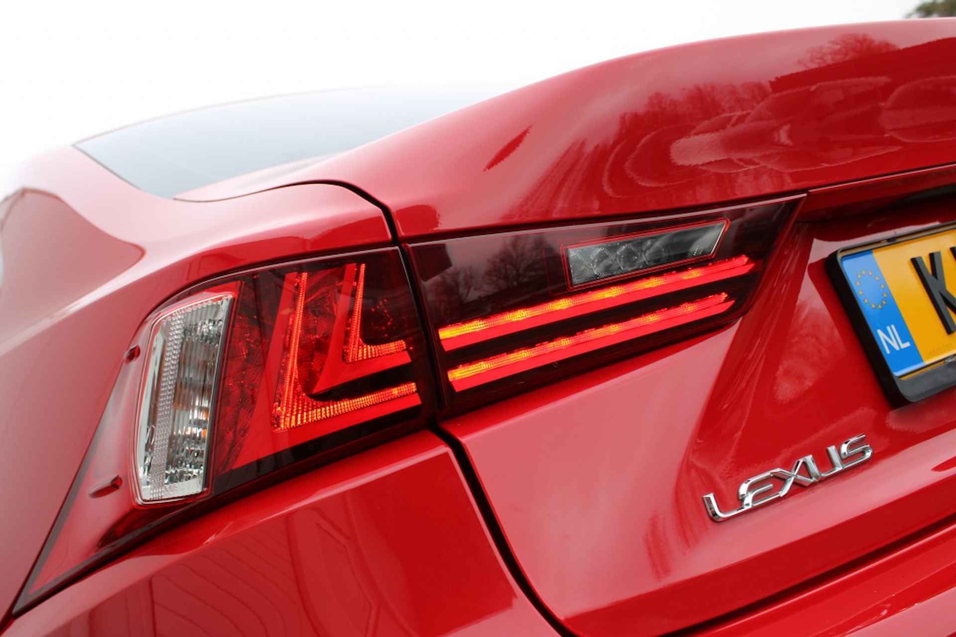 Lexus IS 300h Sport Edition - 5/37
