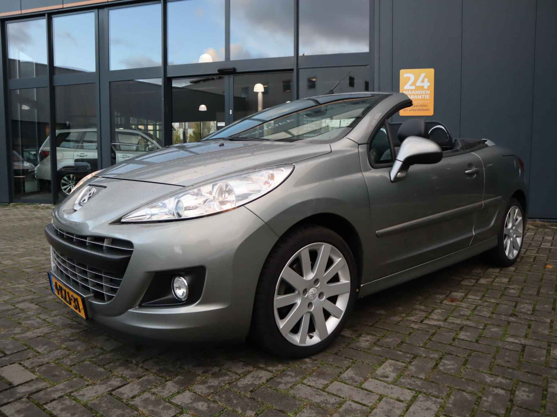 Peugeot 207 CC 1.6 VTi Griffe | Cabrio | Climate control | Elektrische ramen | Lichtmetalen velgen | Lederen bekleding | Cruise control - 4/36