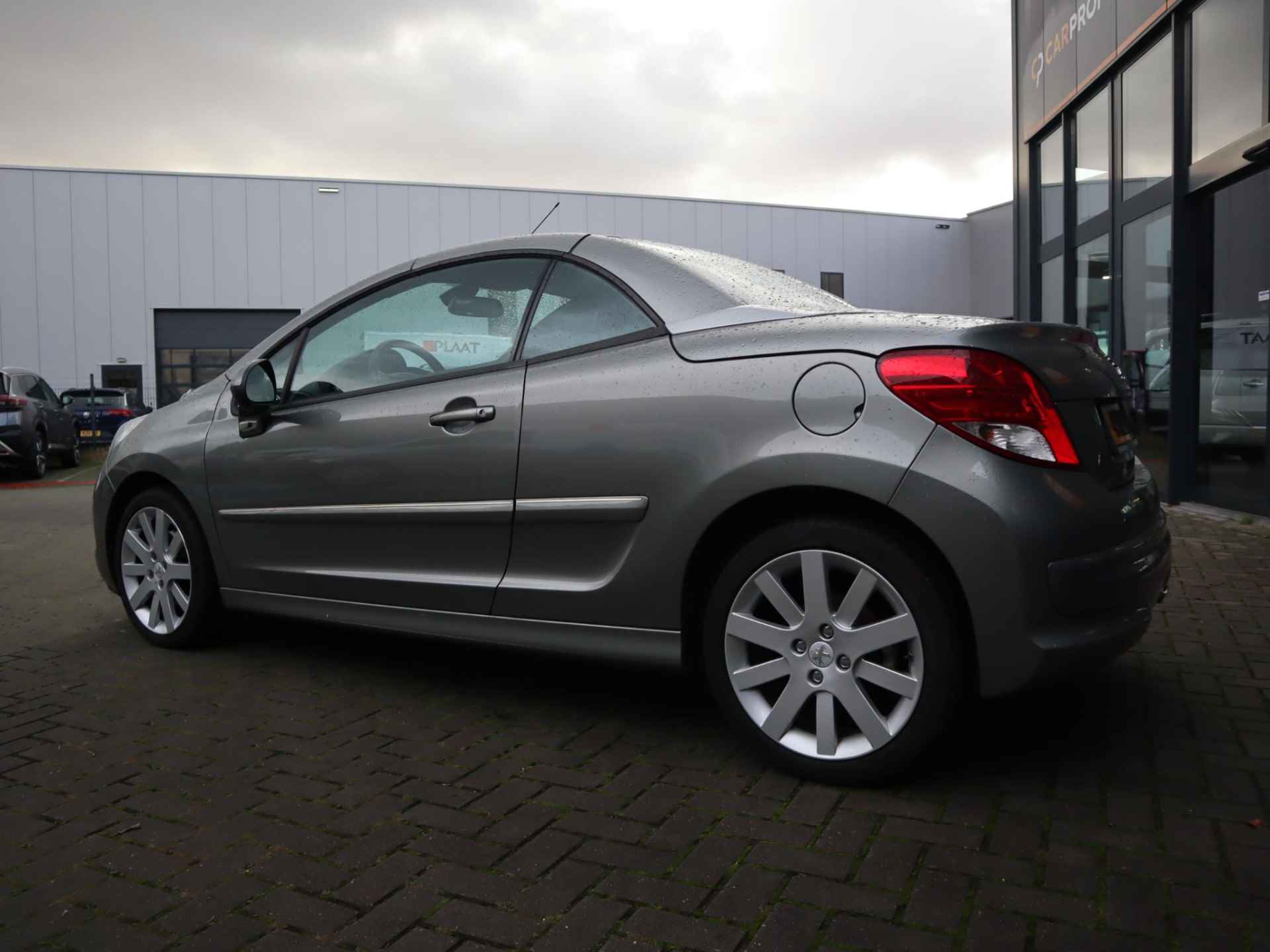 Peugeot 207 CC 1.6 VTi Griffe | Cabrio | Climate control | Elektrische ramen | Lichtmetalen velgen | Lederen bekleding | Cruise control - 7/36