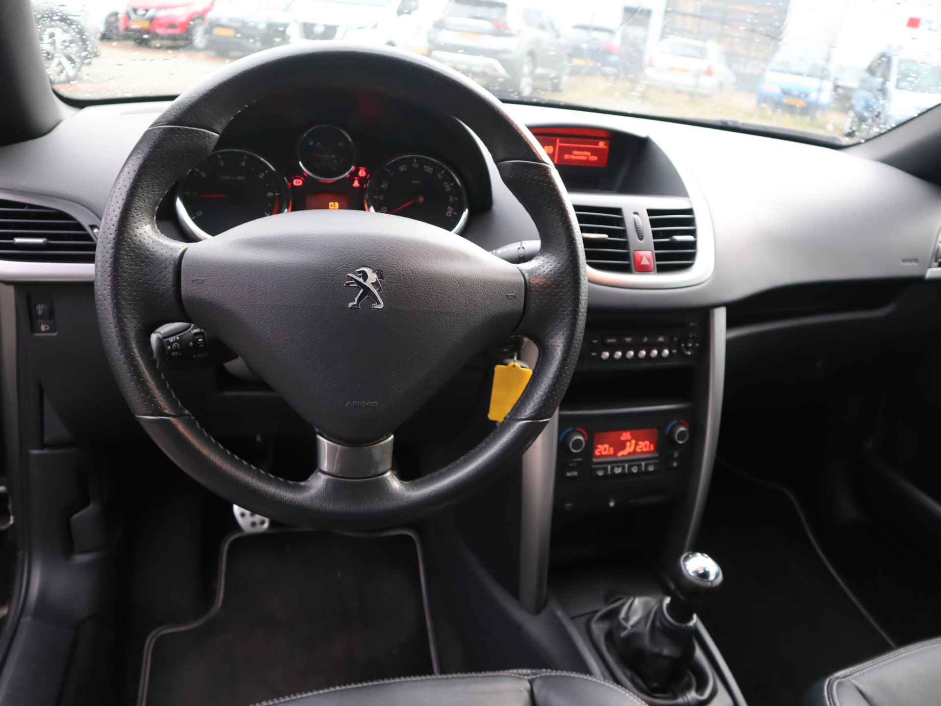 Peugeot 207 CC 1.6 VTi Griffe | Cabrio | Climate control | Elektrische ramen | Lichtmetalen velgen | Lederen bekleding | Cruise control - 20/36