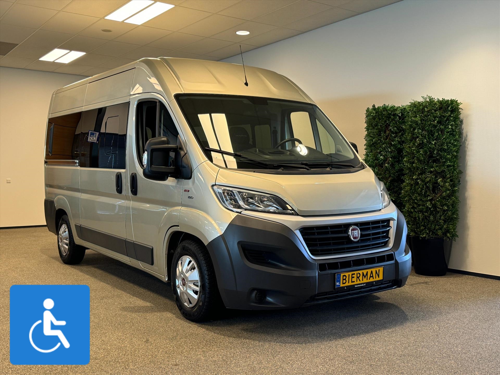 Fiat Ducato L2H2 Rolstoelbus - Rolstoel voorin