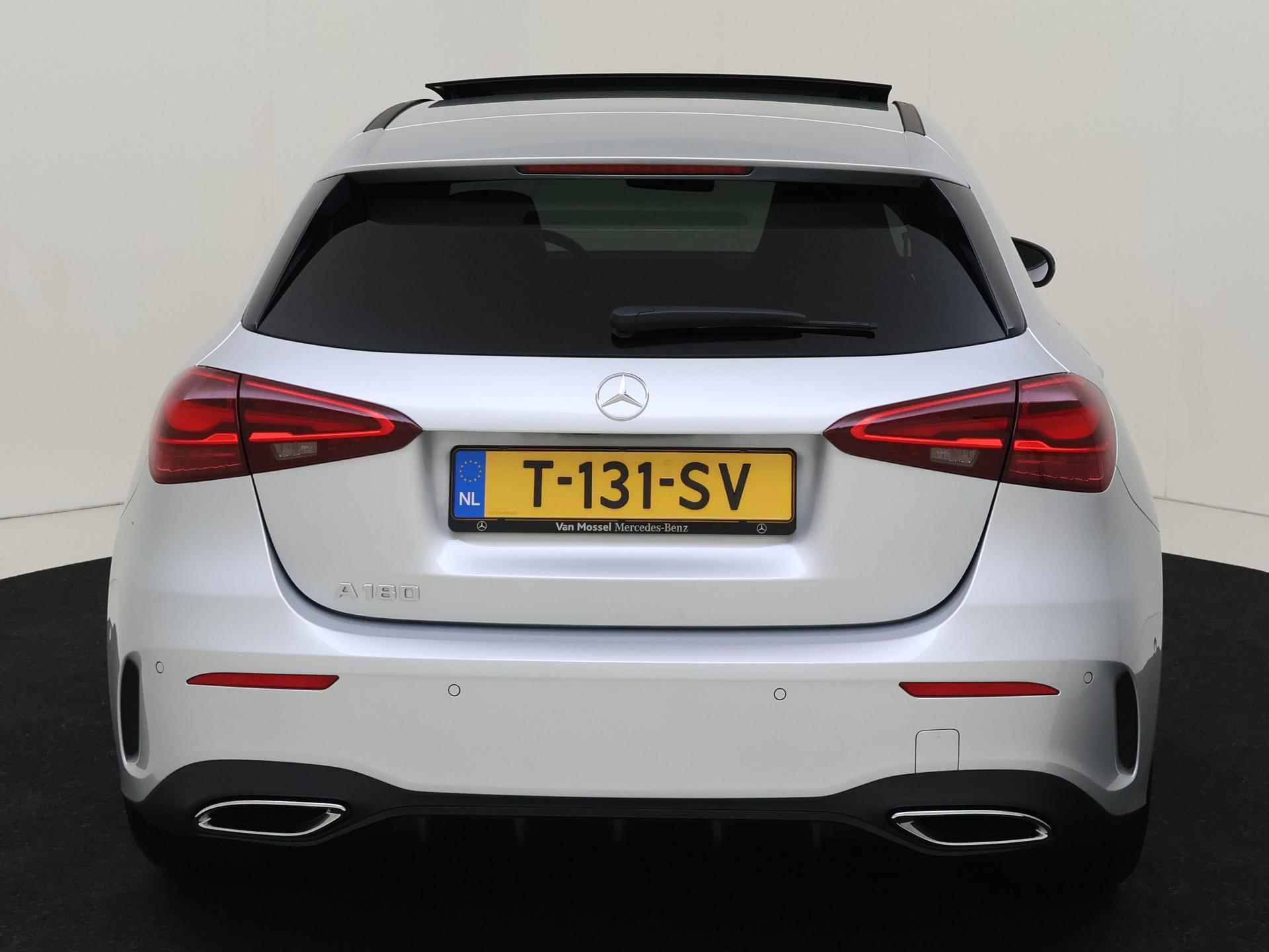 Mercedes-Benz A-klasse 180 AMG Line / Stoelverwarming / Achteruitrijcamera / Panaroma-schuifdak / Night-Pakket / - 8/33