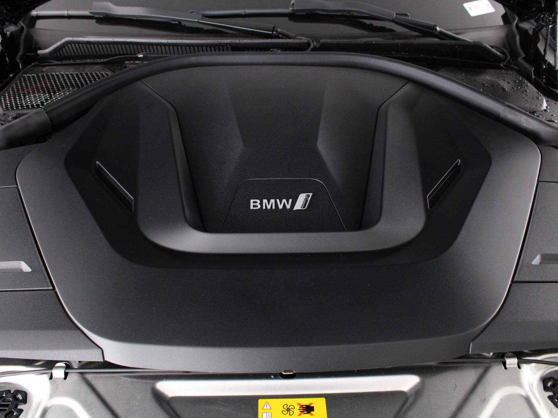 BMW i4 eDrive35 M-Sport Pro 70 kWh - 5/25