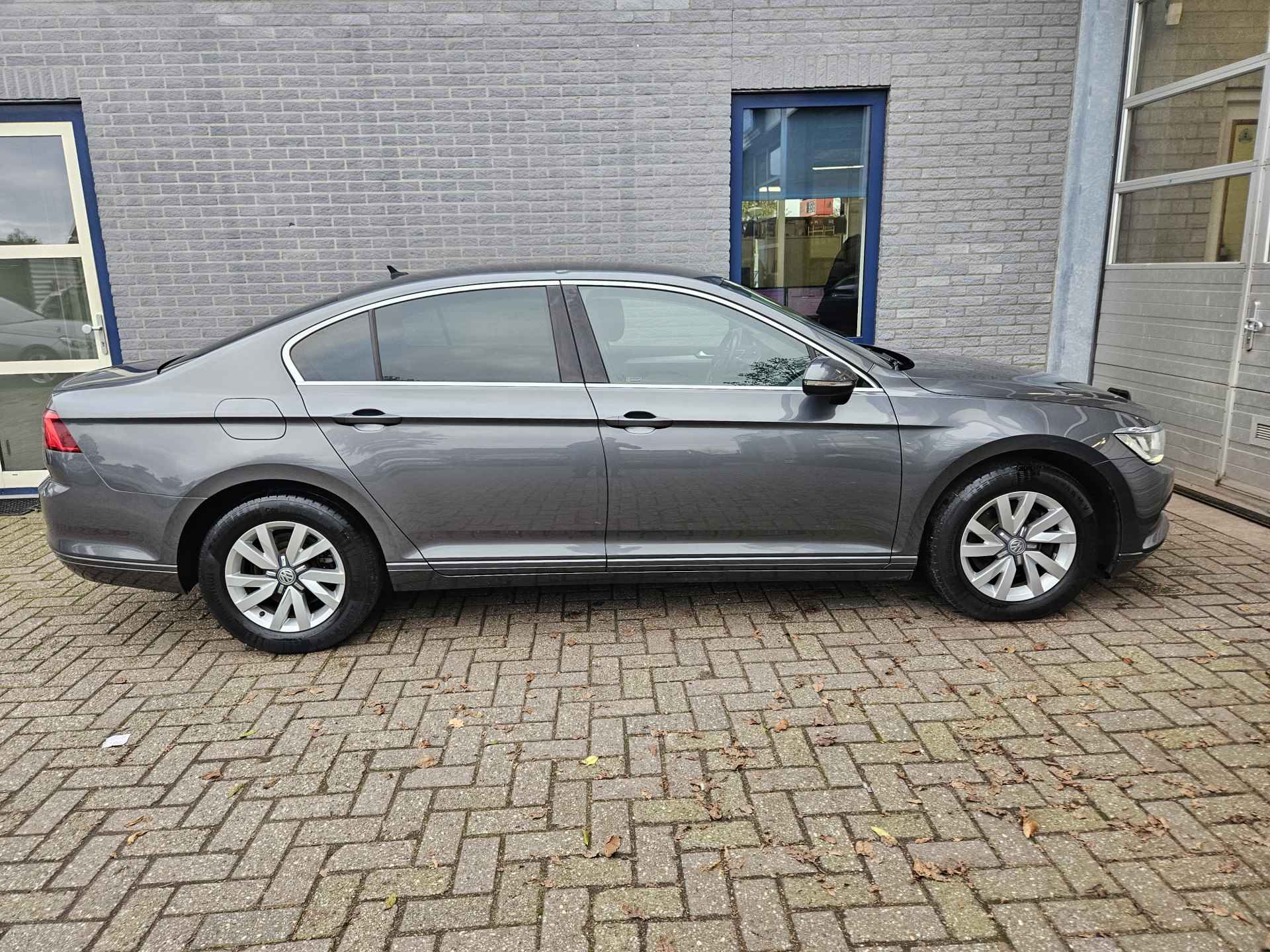 Volkswagen Passat 1.6 TDI Connected Series Inclusief Afleveringskosten - 2/26