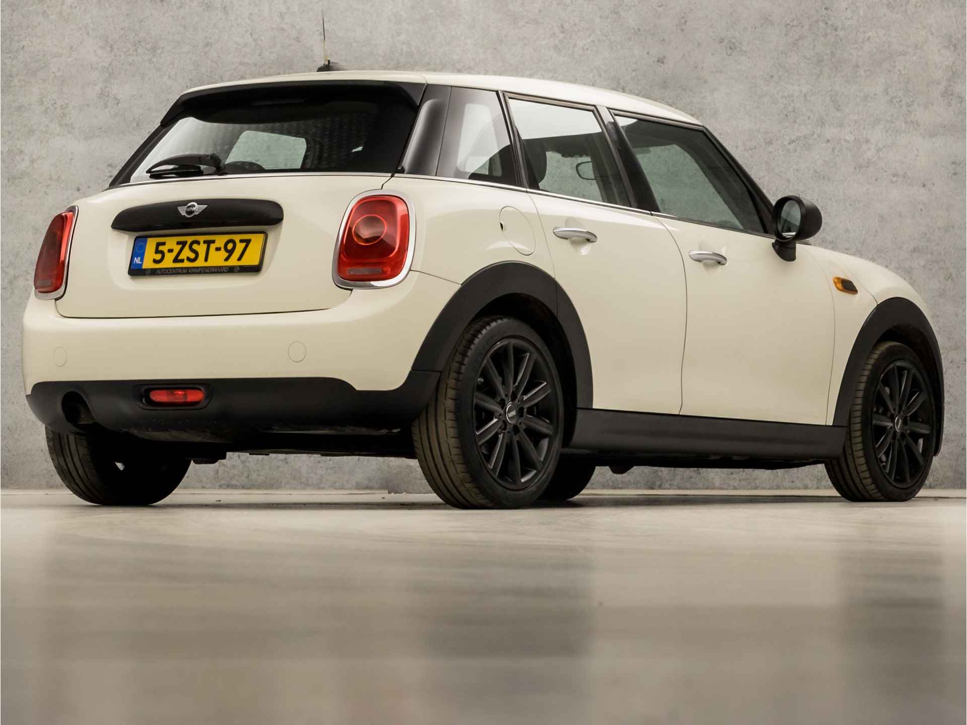 MINI Mini 1.2 One Sport (NAVIGATIE, 5 DEURS, DEALER ONDERHOUDEN, CRUISE, SPORTSTOELEN, ELEK RAMEN, NIEUWE APK, LM VELGEN, NIEUWSTAAT) - 5/33