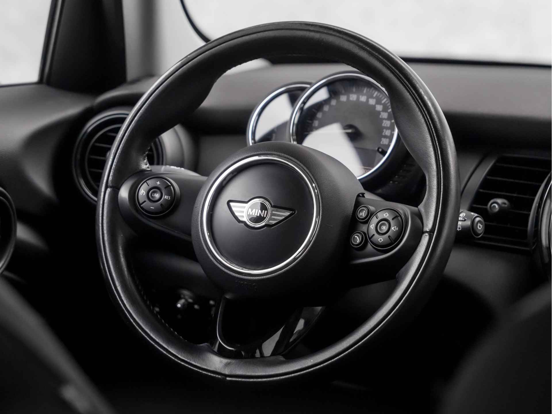 MINI Mini 1.2 One Sport (NAVIGATIE, 5 DEURS, DEALER ONDERHOUDEN, CRUISE, SPORTSTOELEN, ELEK RAMEN, NIEUWE APK, LM VELGEN, NIEUWSTAAT) - 19/33