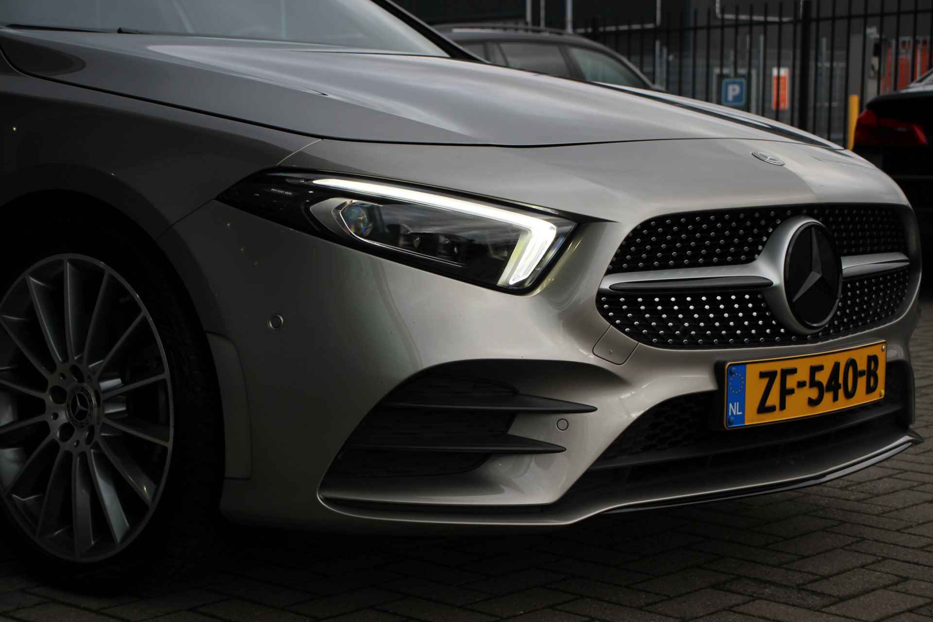 Mercedes-Benz A-Klasse 220 AMG Premium Plus | Night pakket | Leder | Pano | Sfeer | Burmester | - 8/44