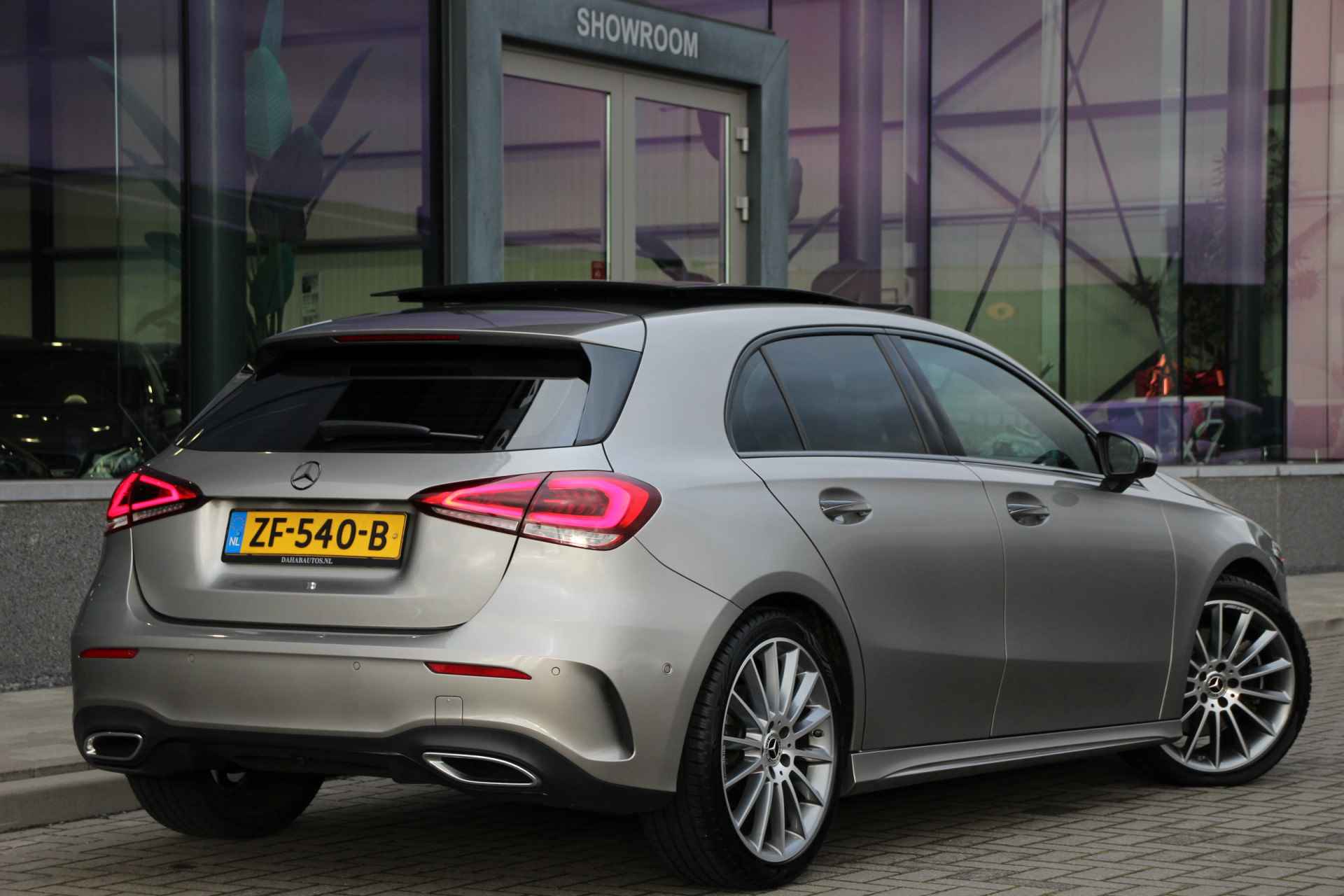 Mercedes-Benz A-Klasse 220 AMG Premium Plus | Night pakket | Leder | Pano | Sfeer | Burmester | - 9/44