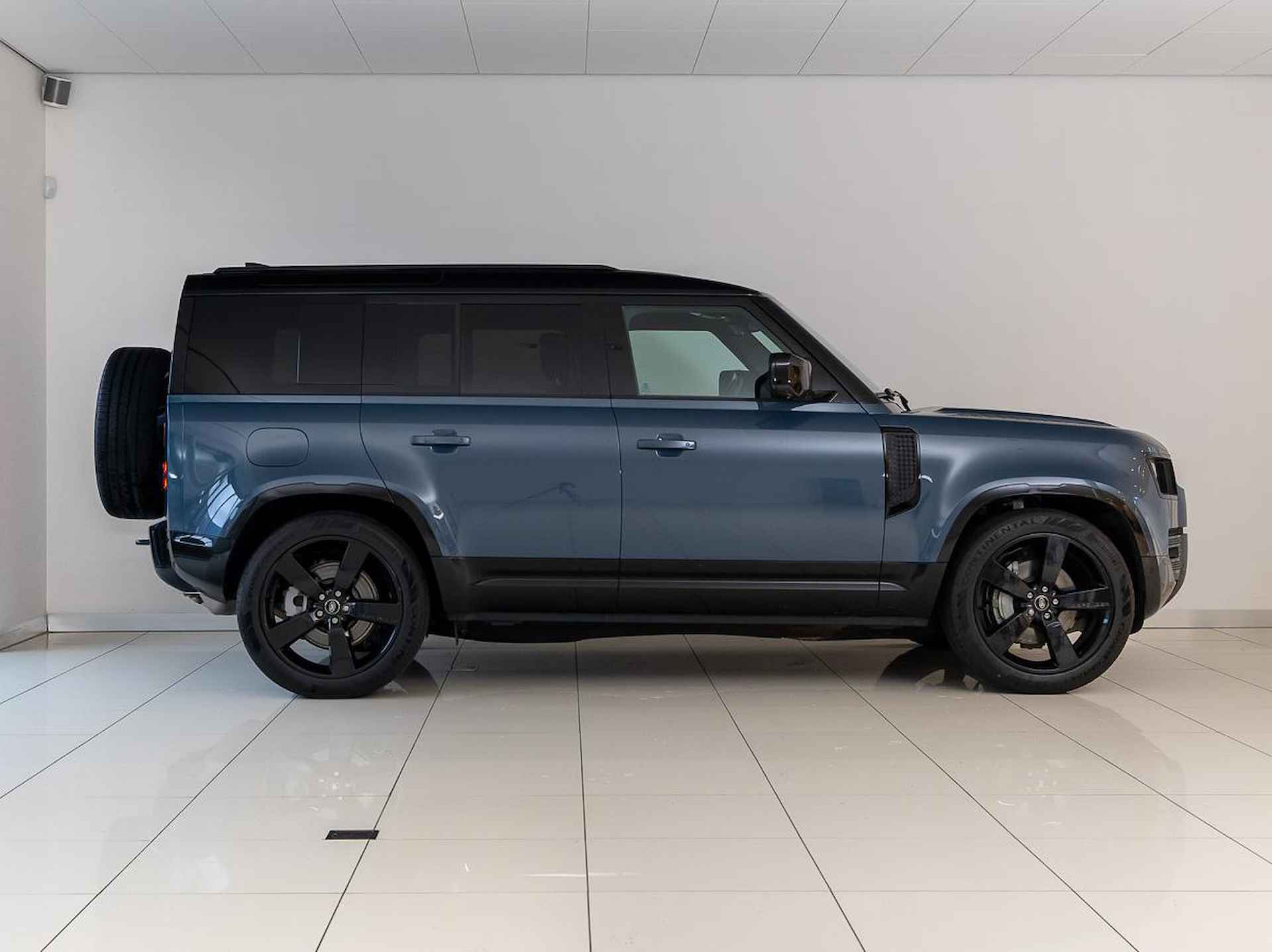 Land Rover Defender 110 2.0 P300e 110 X-Dynamic HSE | Trekhaak | 22" | HuD - 6/26