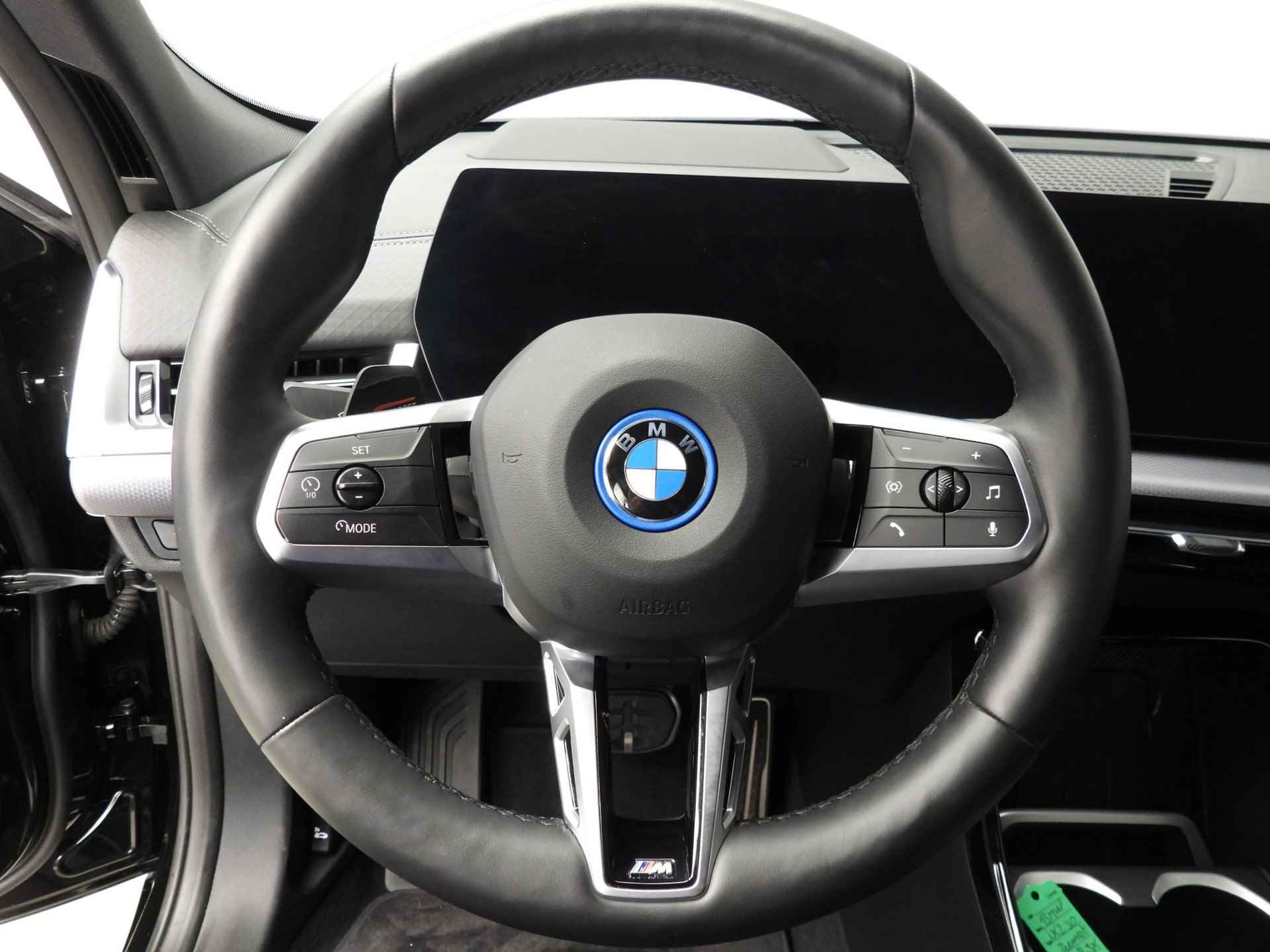 BMW iX2 xDrive30 M-Sportpakket | LED | Leder | HUD | Schuifdak | Elektr. zetels | Keyles go | DAB | Harman-kardon sound | Alu 19 inch - 12/54