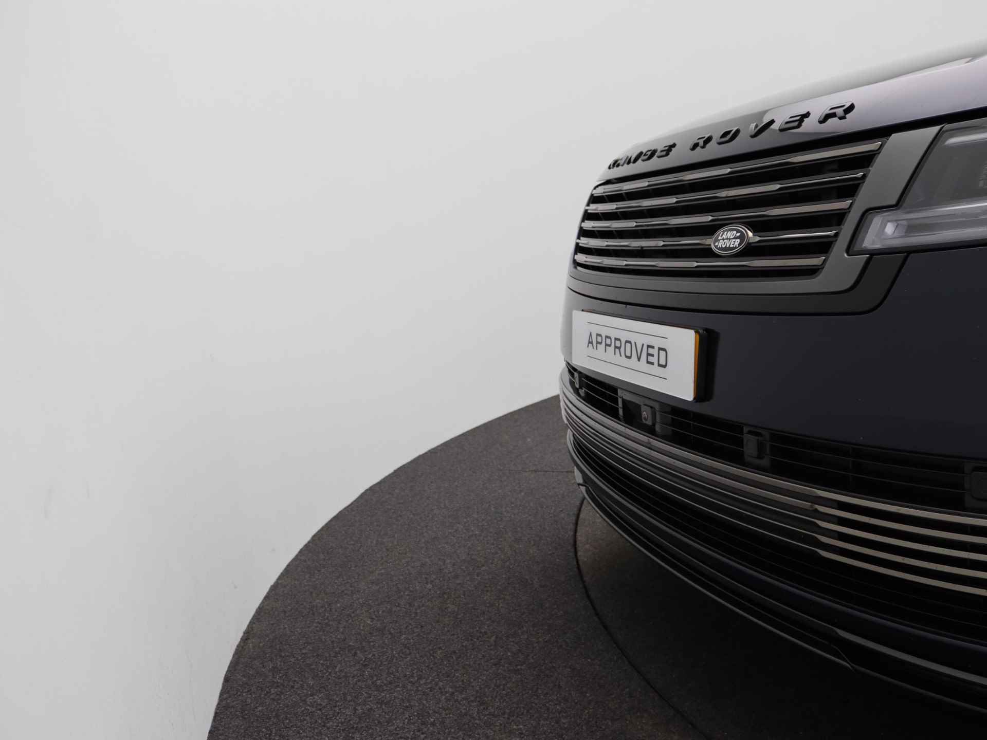 Land Rover Range Rover P550e SV PHEV SVO lak | Stoel verwarming en koeling | Meridian Signature Surround | Massage - 51/63