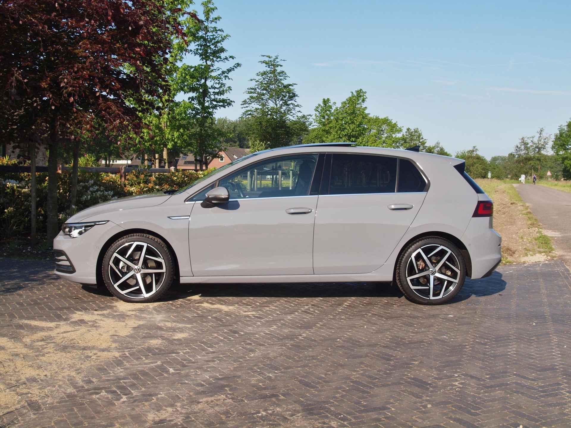 Volkswagen Golf 1.5 eTSI Style | Panoramadak | Camera | Apple Carplay | Cruise Control | - 8/38