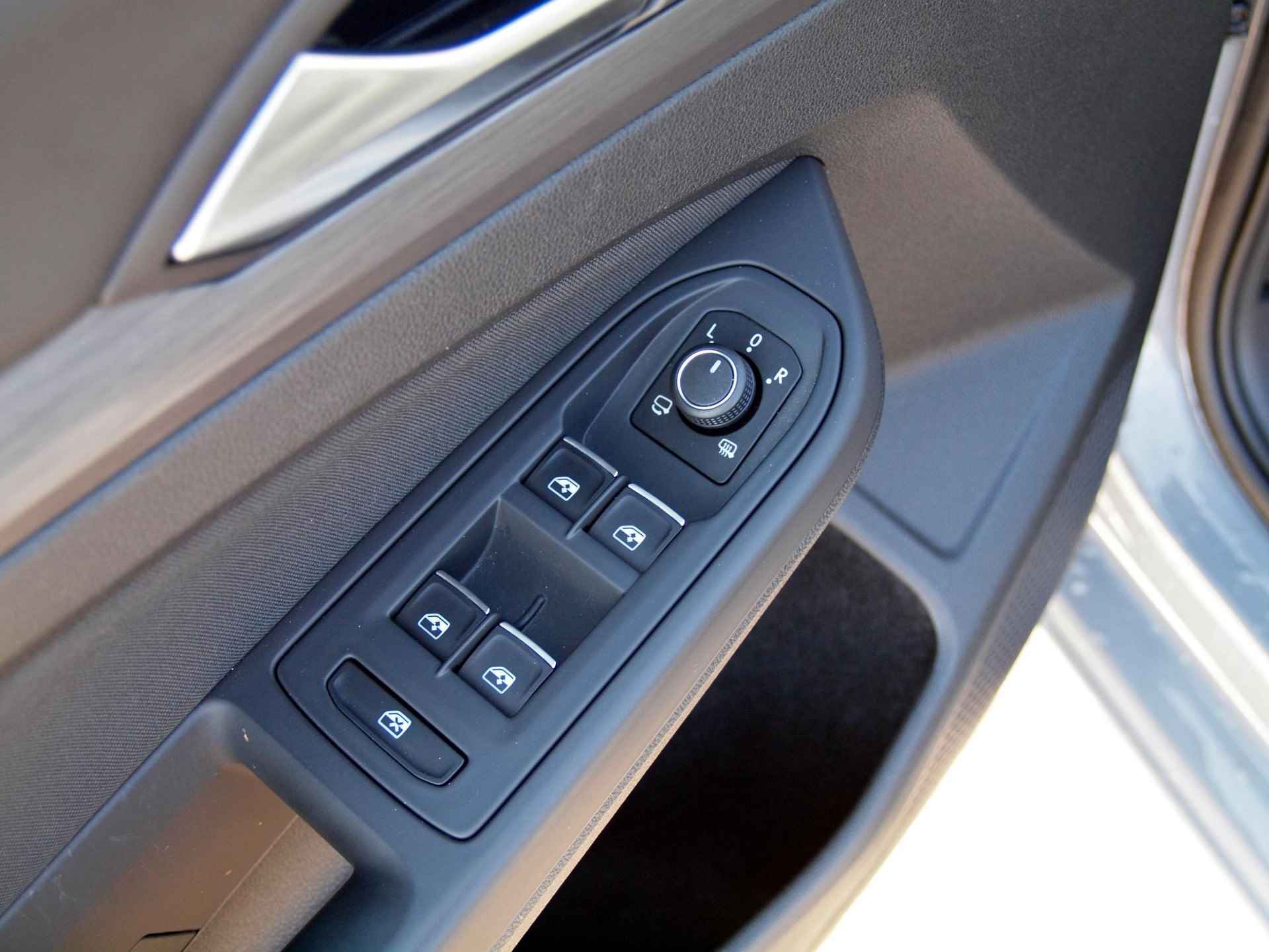 Volkswagen Golf 1.5 eTSI Style | Panoramadak | Camera | Apple Carplay | Cruise Control | - 30/38