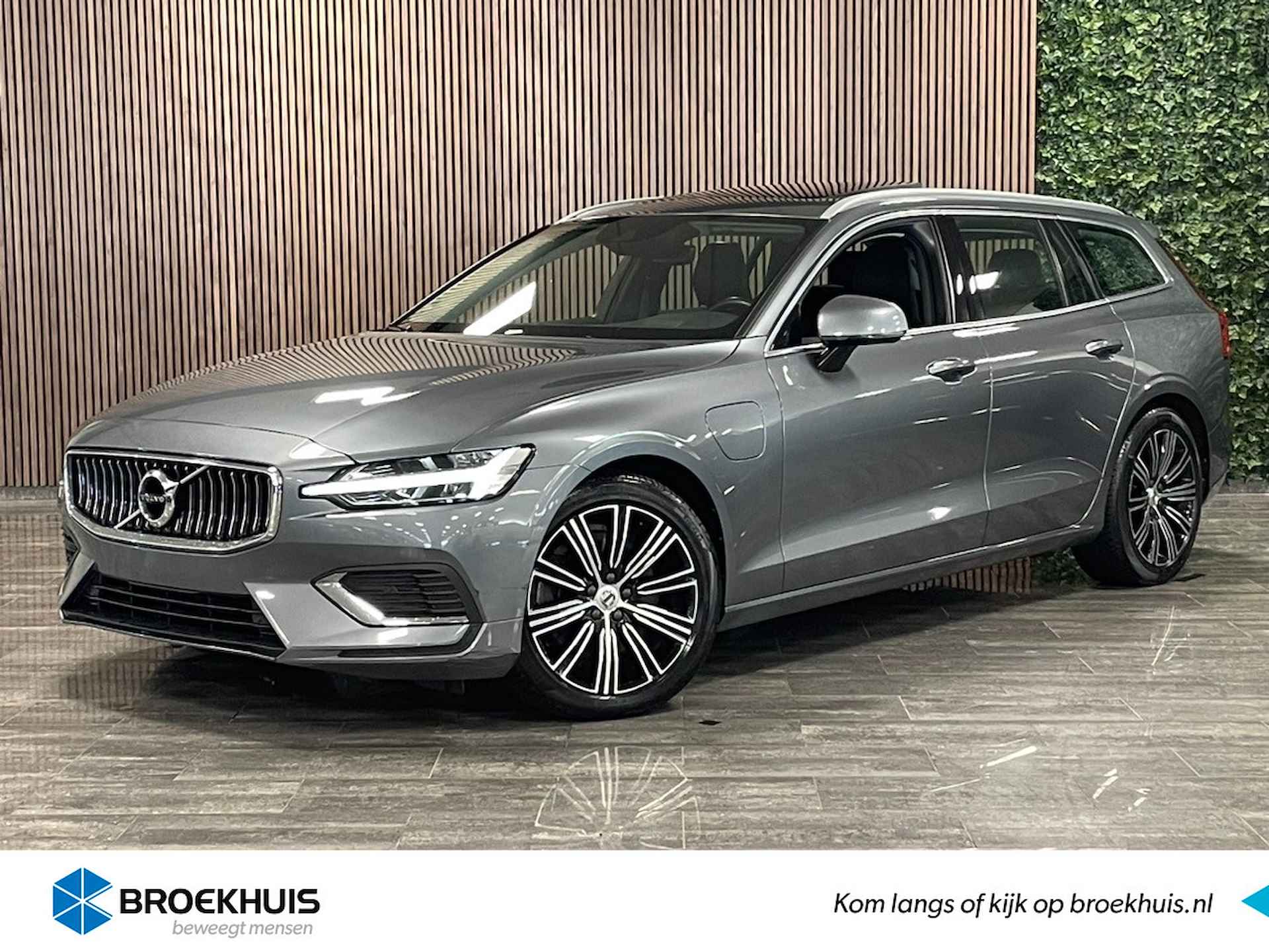 Volvo V60 T6 AWD Recharge Inscription | Schuifdak | Trekhaak | Stoel en Stuurwielverwarming | 18 Inch | Keyless Drive | Parkeersensoren ac