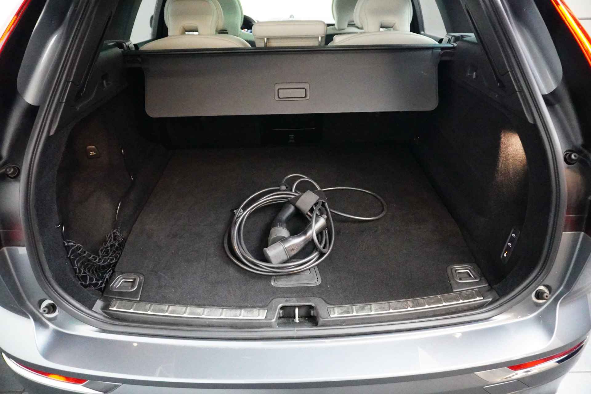 Volvo XC60 Recharge T6 AWD Inscription | Lounge Pack | Lightning Pack | Climate Pro Pack | Bowers & Wilkins audio | Luchtvering | Trekhaak - 31/38