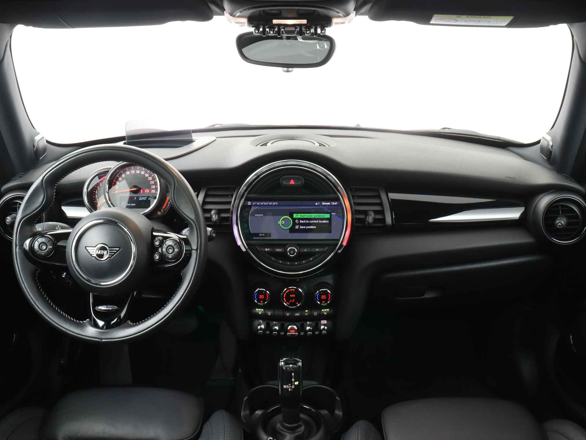 MINI 5-deurs 1.5 136pk Cooper 60 Years Edition Automaat | Panoramadak | Harman Kardon Audio | Union Jack | Leer | Navigatie | Head-up Display | Stoelverwarming | Climate Control | - 6/46