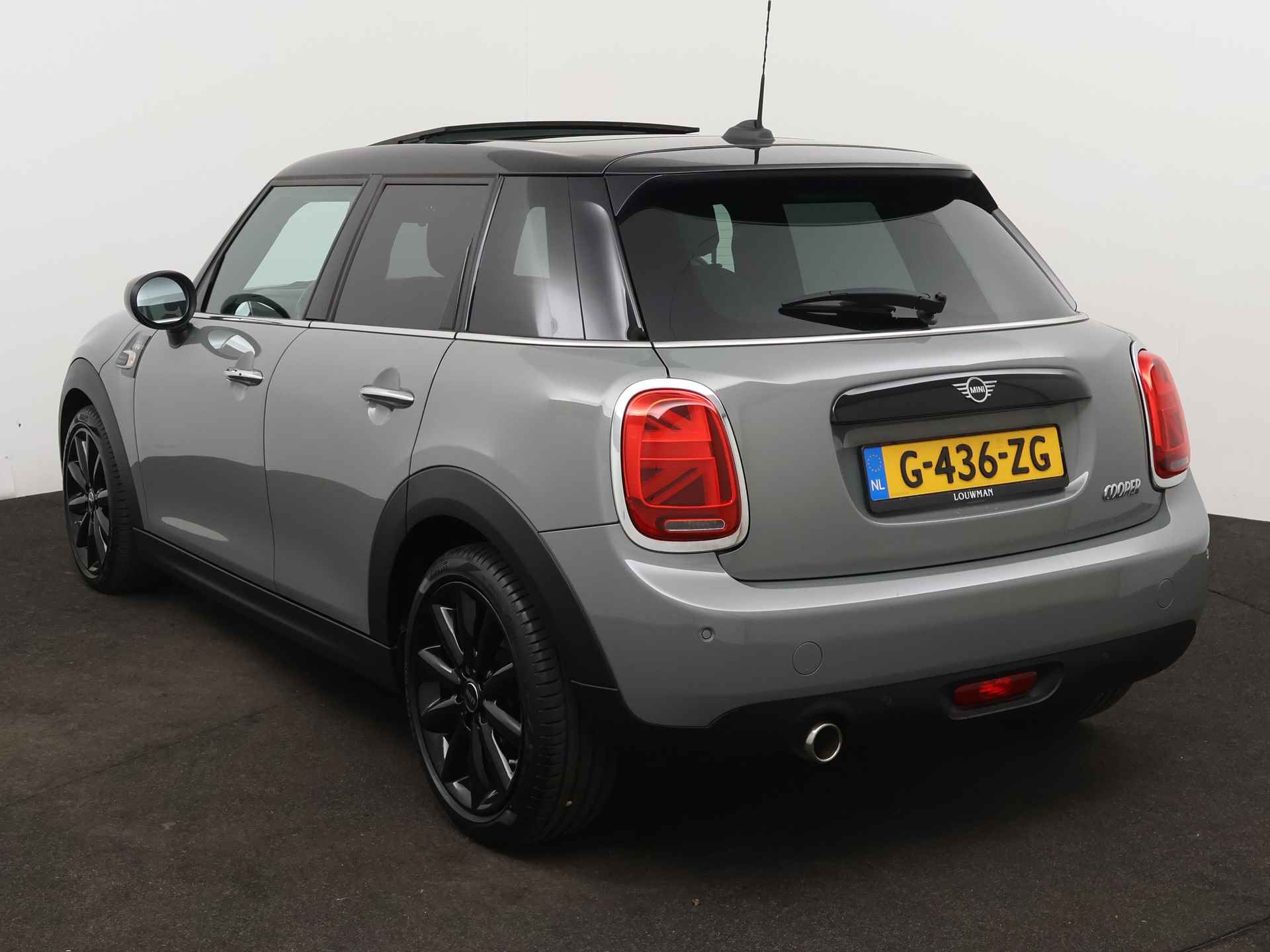 MINI 5-deurs 1.5 136pk Cooper 60 Years Edition Automaat | Panoramadak | Harman Kardon Audio | Union Jack | Leer | Navigatie | Head-up Display | Stoelverwarming | Climate Control | - 16/46