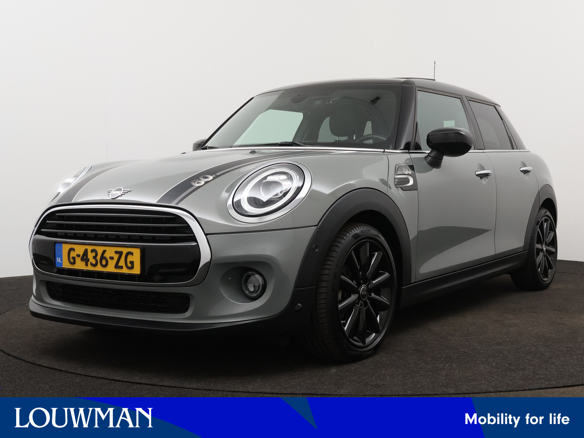 MINI 5-deurs 1.5 136pk Cooper 60 Years Edition Automaat | Panoramadak | Harman Kardon Audio | Union Jack | Leer | Navigatie | Head-up Display | Stoelverwarming | Climate Control |