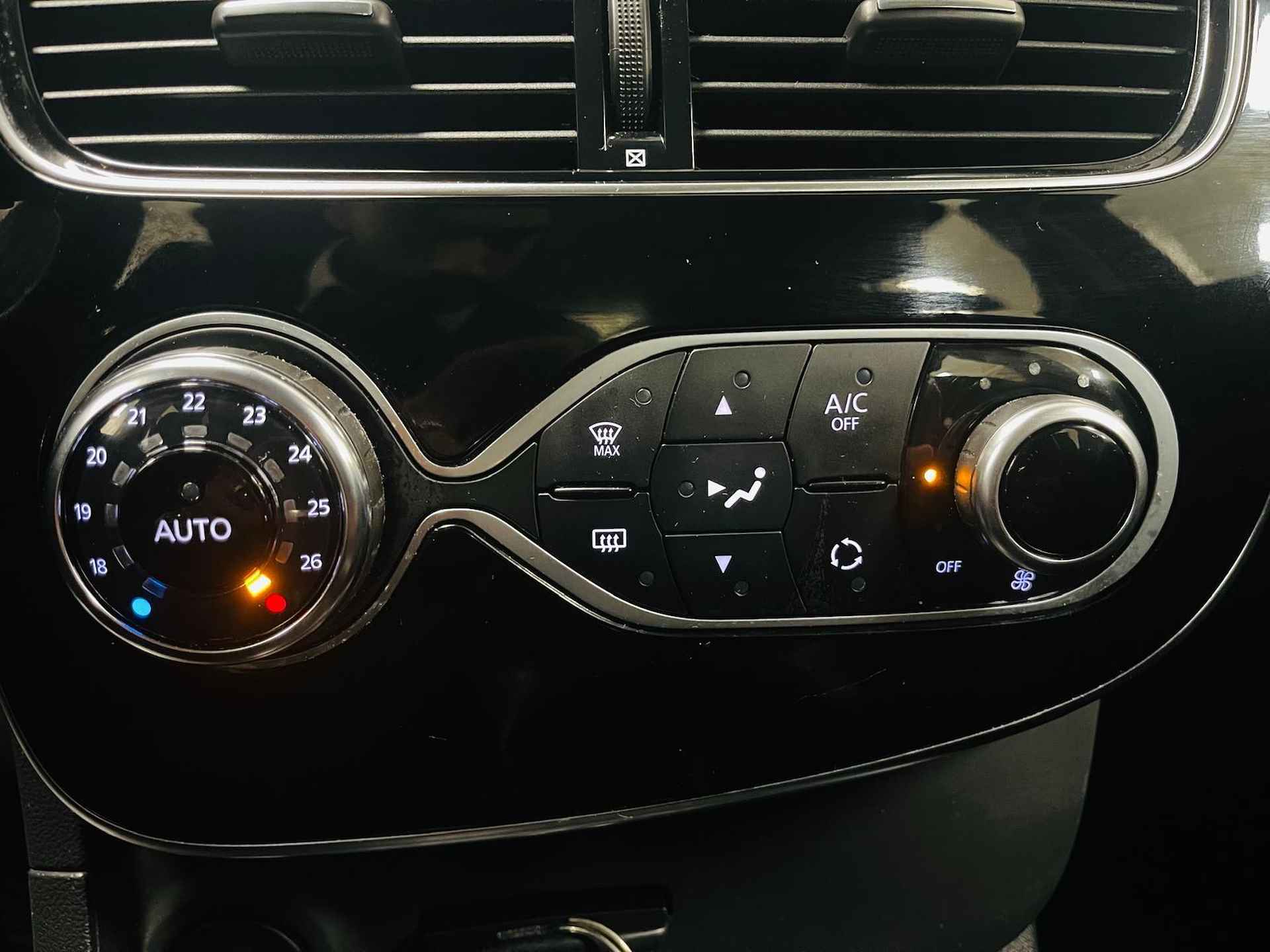 Renault Clio 0.9 TCe Intens Navi airco camera parkeersensoren lm velgen cruise controle Pure led vision zeer mooie auto dealer onderhouden weinig km - 18/20