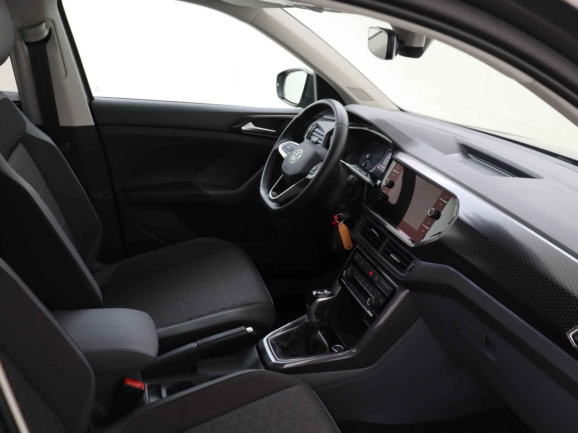 Volkswagen T-Cross 1.5 TSI Style | Adaptieve Cruise Control | Stoelverwarming | Camera | Apple Carplay & Android Auto | Blind Spot Warning | Privacy Glass - 18/24