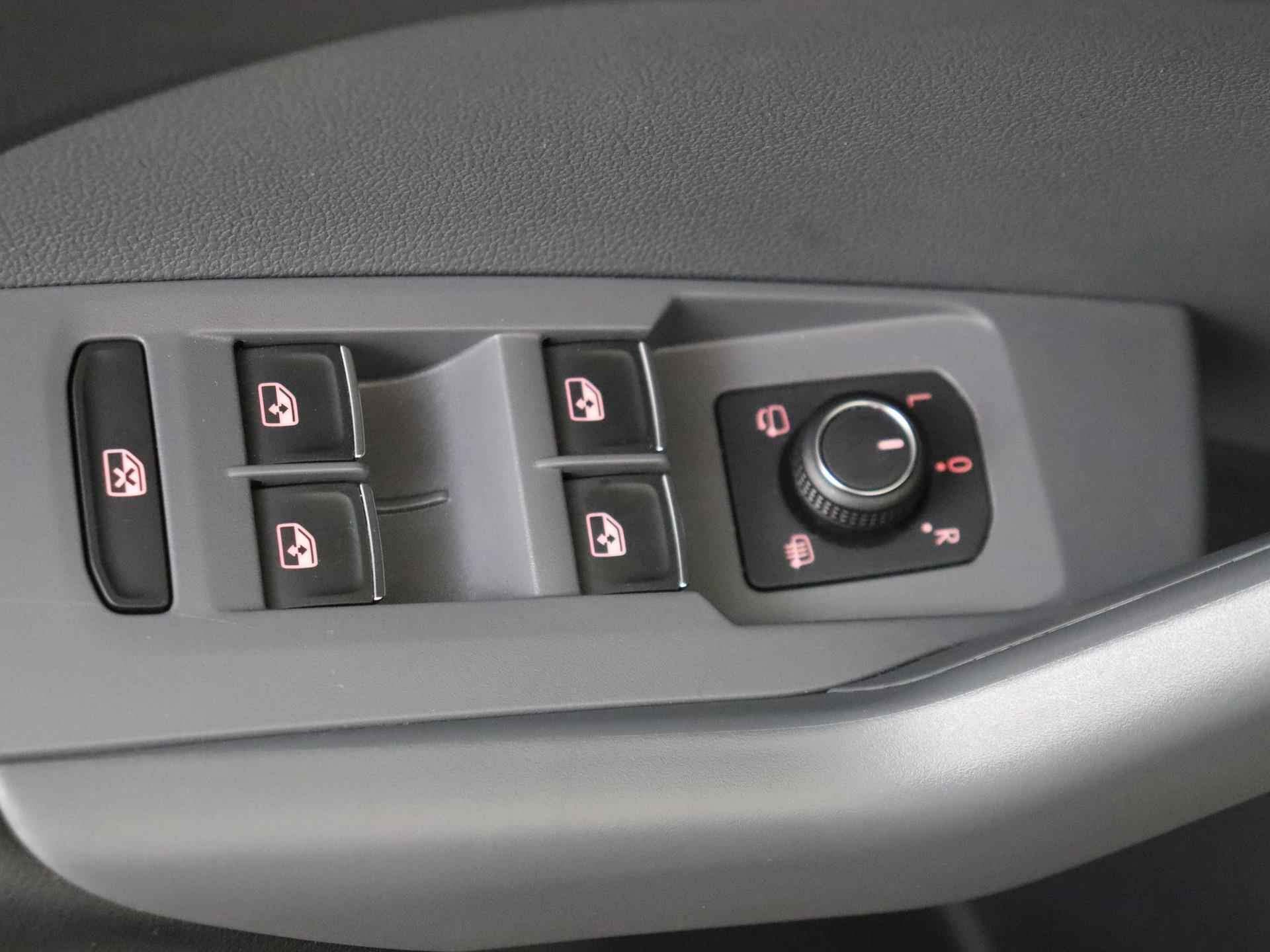Volkswagen T-Cross 1.5 TSI Style | Adaptieve Cruise Control | Stoelverwarming | Camera | Apple Carplay & Android Auto | Blind Spot Warning | Privacy Glass - 21/24