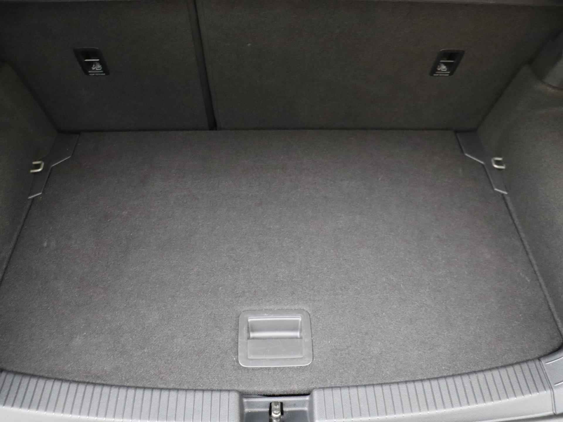 Volkswagen T-Cross 1.5 TSI Style | Adaptieve Cruise Control | Stoelverwarming | Camera | Apple Carplay & Android Auto | Blind Spot Warning | Privacy Glass - 22/24