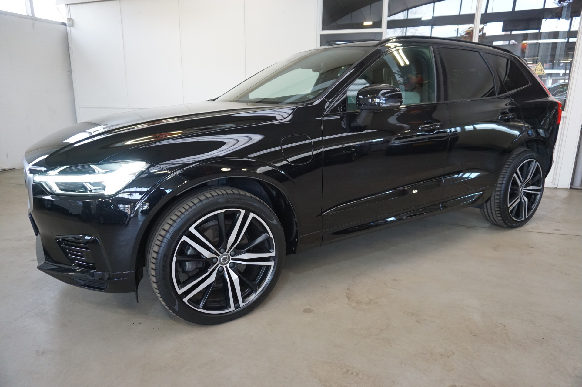 Volvo XC60 2.0 Recharge T8 AWD R-Design 21"Velgen - Pilot Assist Adaptief Cruiscontr.