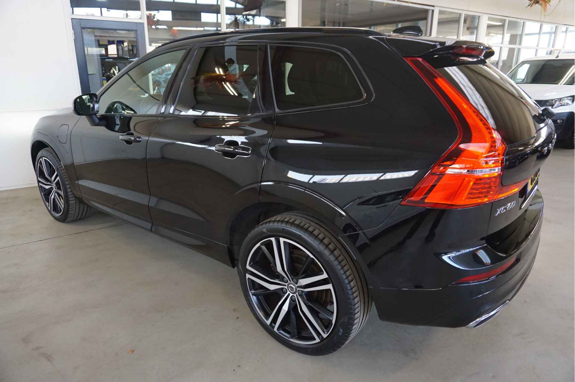 Volvo XC60 2.0 Recharge T8 AWD R-Design 21"Velgen - Pilot Assist Adaptief Cruiscontr. - 9/68