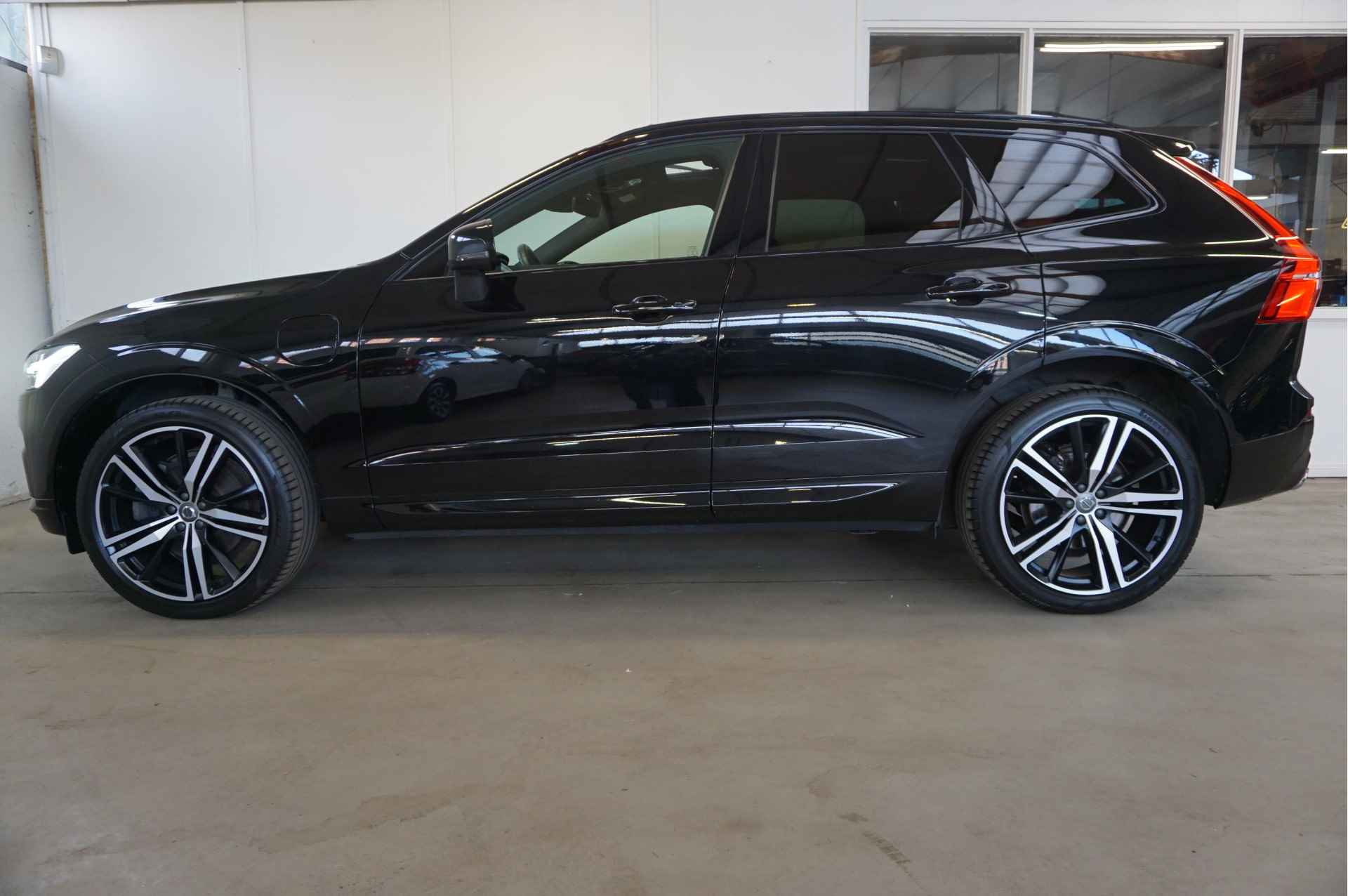 Volvo XC60 2.0 Recharge T8 AWD R-Design 21"Velgen - Pilot Assist Adaptief Cruiscontr. - 18/68