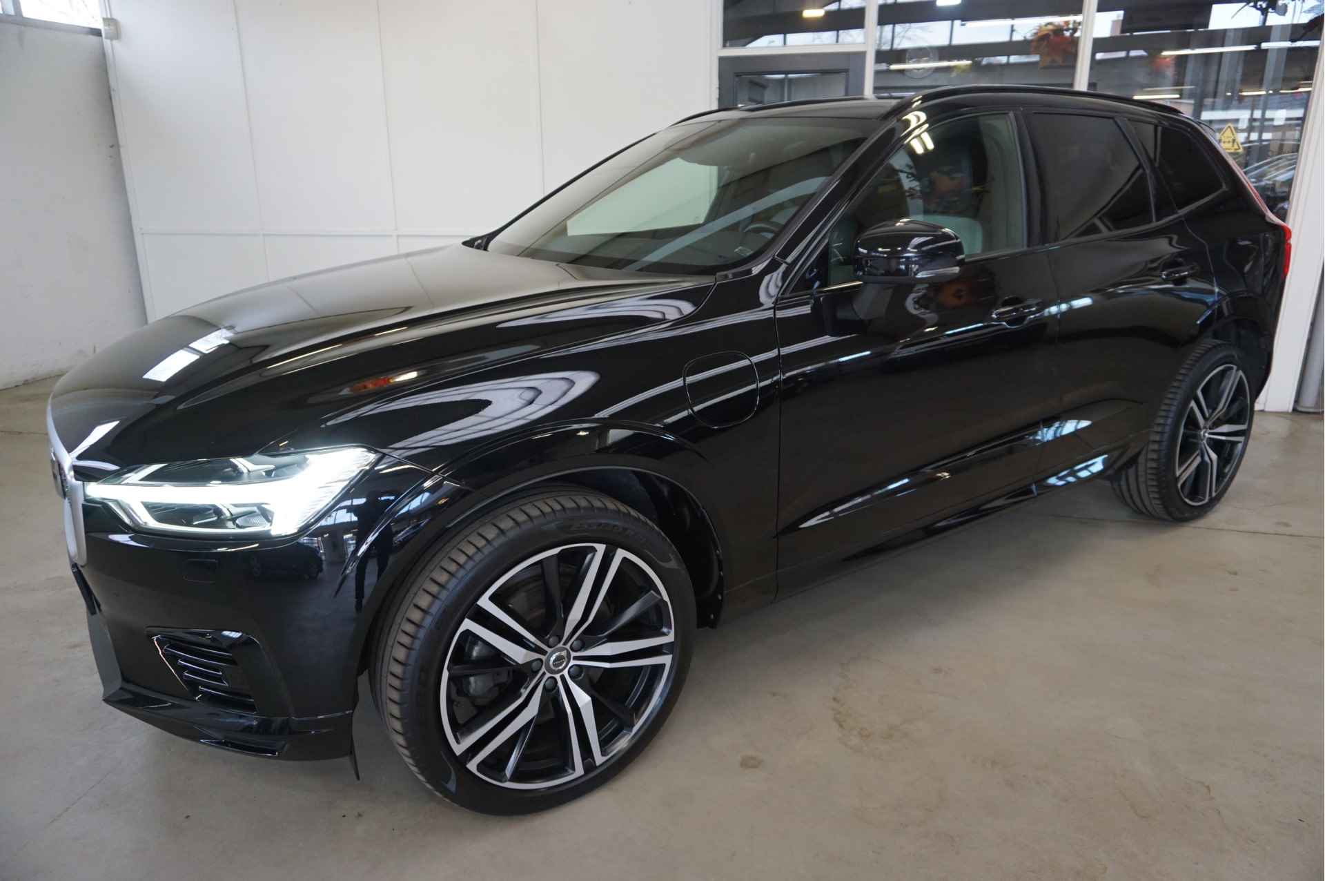 Volvo XC60 2.0 Recharge T8 AWD R-Design 21"Velgen - Pilot Assist Adaptief Cruiscontr. - 56/68