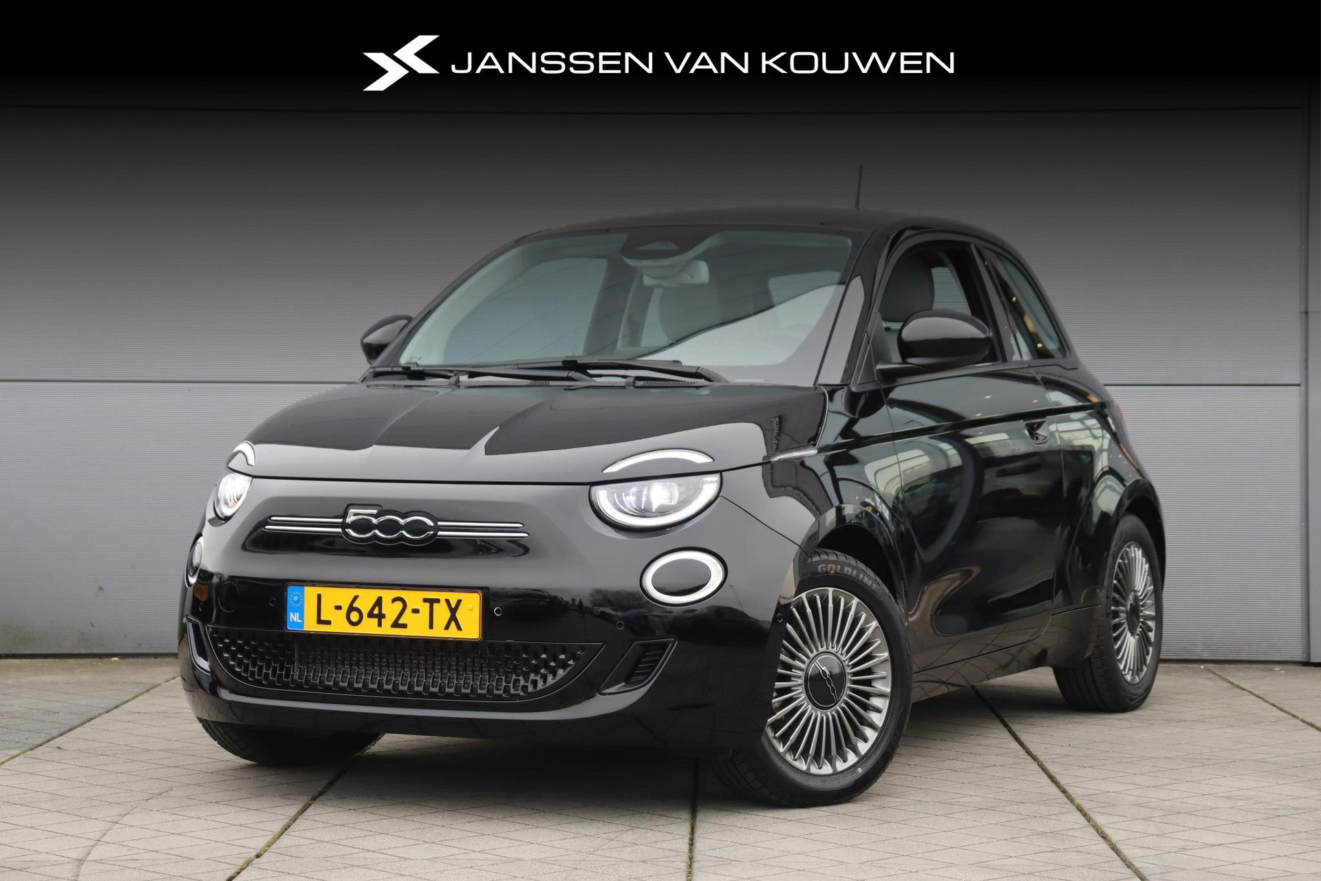 Fiat 500 Icon 42 kWh / Keyless / Navi / Stoelverwarming / Panodak / €2.000 Subsidie bij viaBOVAG.nl