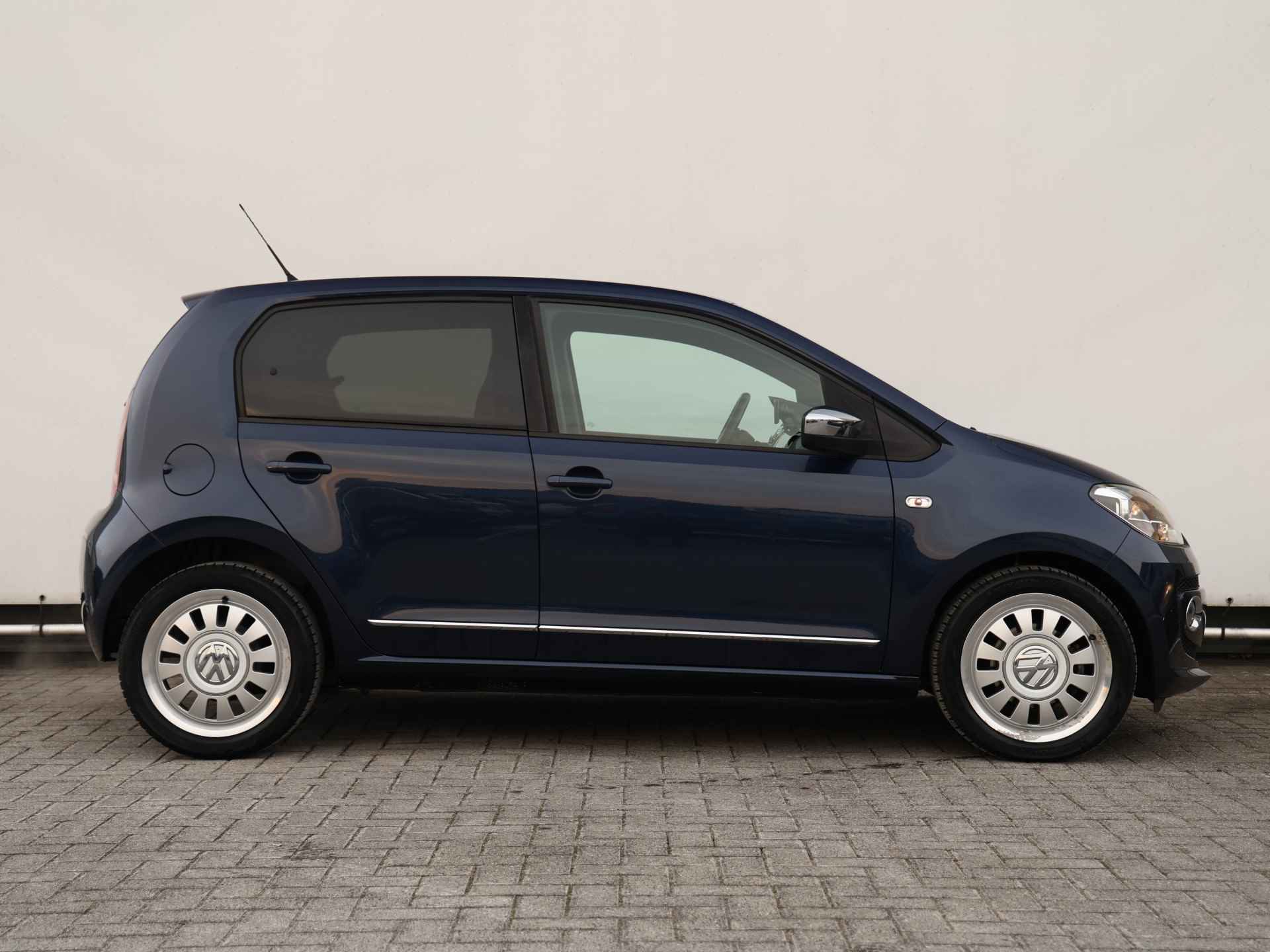 Volkswagen up! 1.0 high up! 75PK I Airco I Cruise control I Stoelverwarming I Parkeersensoren - 2/30