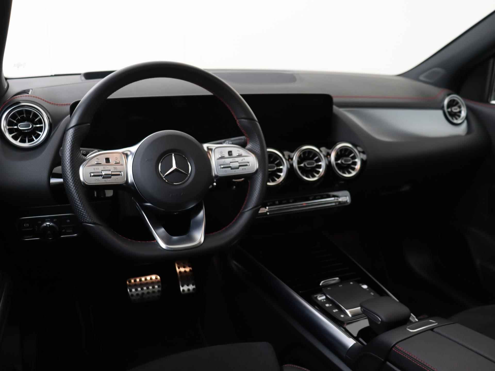 Mercedes-Benz EQA 250 AMG Line 67 kWh / Panorama-schuifdak / Nightpakket / Sfeerverlichting / Achteruitrijcamera / Easypack-Achterklep / - 6/34