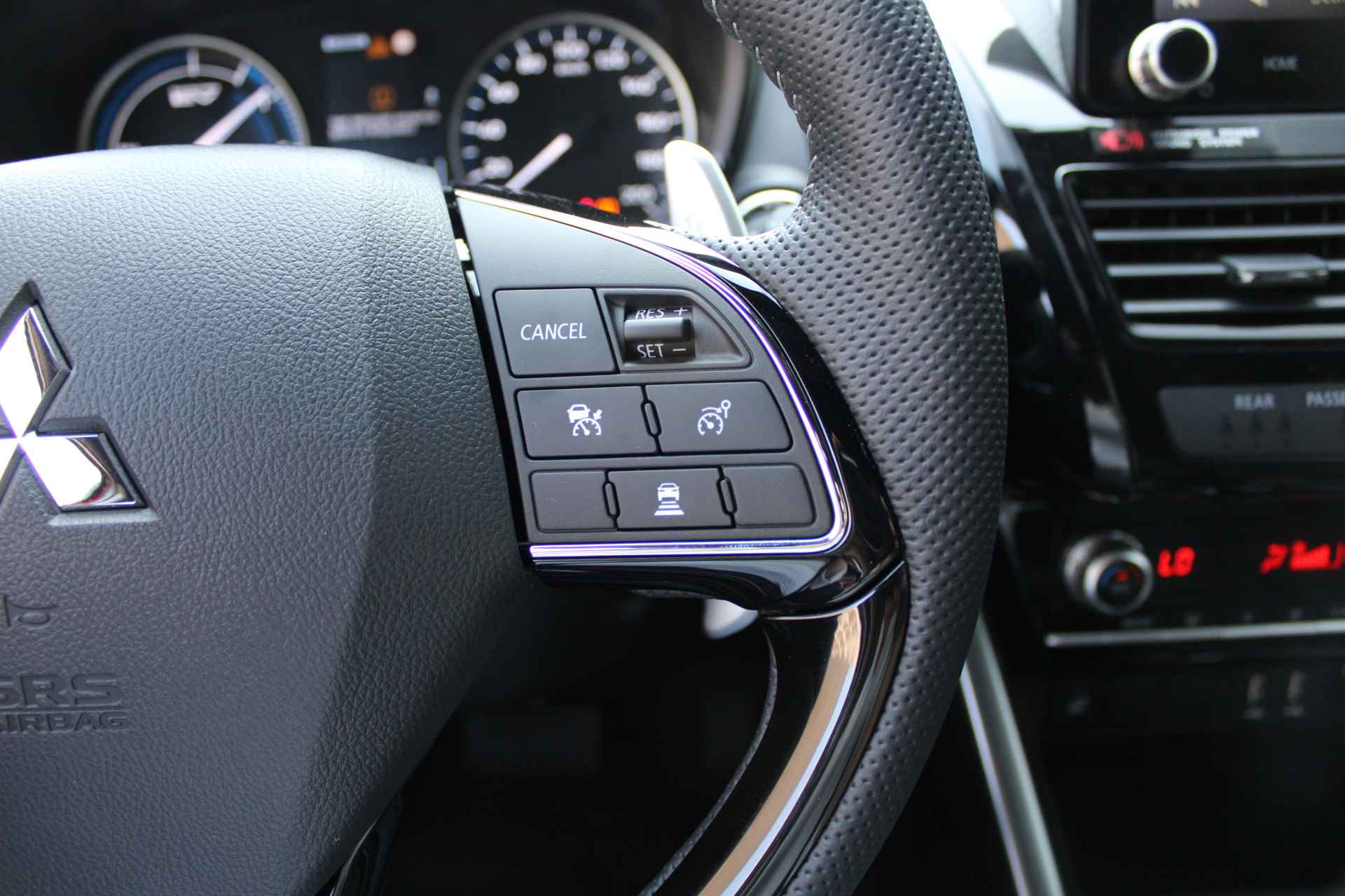 Mitsubishi Eclipse Cross 2.4 PHEV Black Edition Adapt.Cruise control, Premium Audio, Navigatie, Standkachel, 18"LM velgen. - 16/43