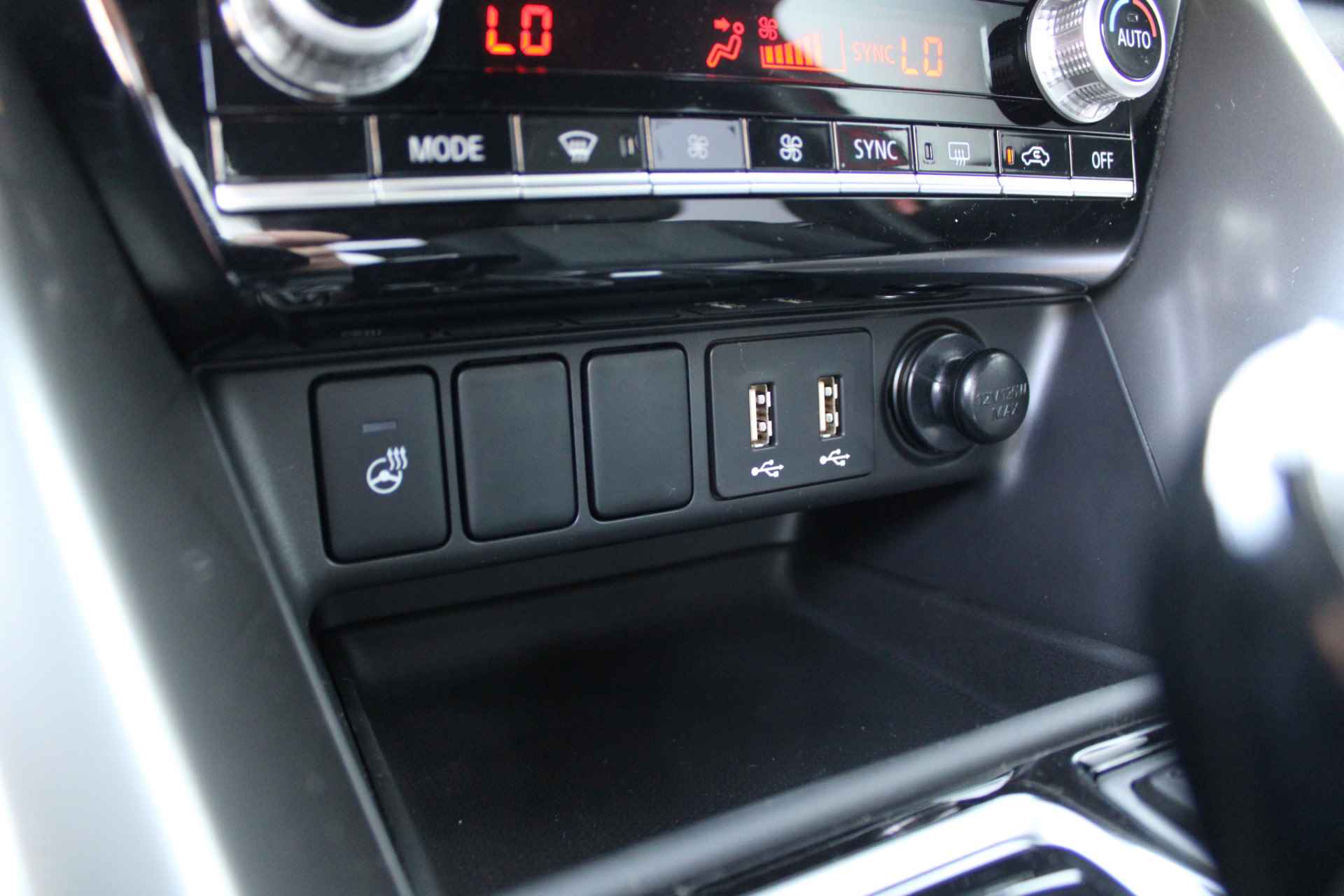 Mitsubishi Eclipse Cross 2.4 PHEV Black Edition Adapt.Cruise control, Premium Audio, Navigatie, Standkachel, 18"LM velgen. - 23/43