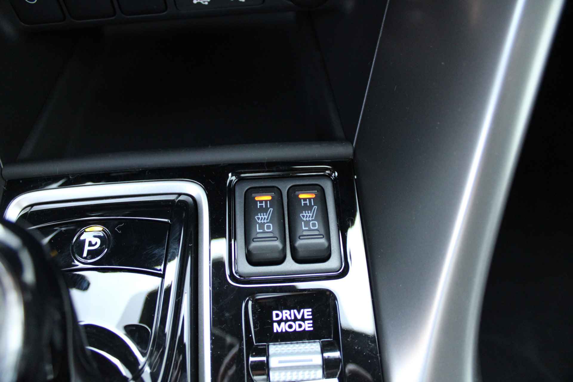 Mitsubishi Eclipse Cross 2.4 PHEV Black Edition Adapt.Cruise control, Premium Audio, Navigatie, Standkachel, 18"LM velgen. - 25/43