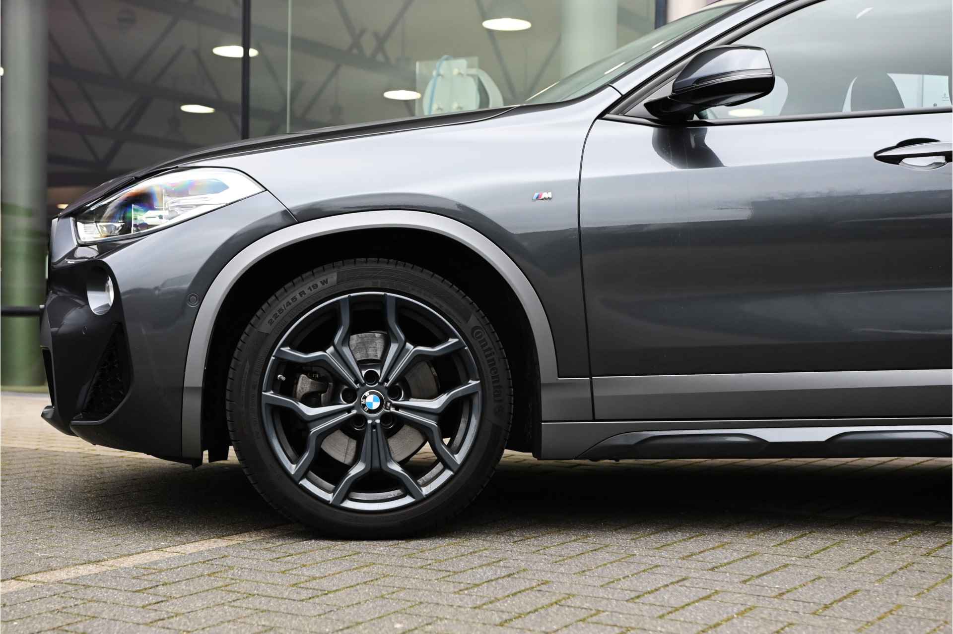 BMW X2 sDrive20i High Executive Automaat / Panoramadak / Achteruitrijcamera / Sportstoelen / Active Cruise Control  / LED / Head-Up / Park Assistant - 8/29