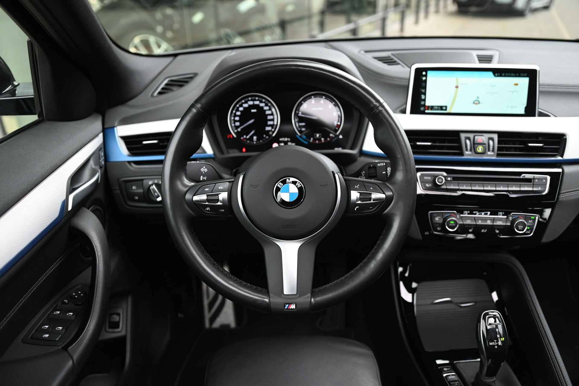 BMW X2 sDrive20i High Executive Automaat / Panoramadak / Achteruitrijcamera / Sportstoelen / Active Cruise Control  / LED / Head-Up / Park Assistant - 9/29