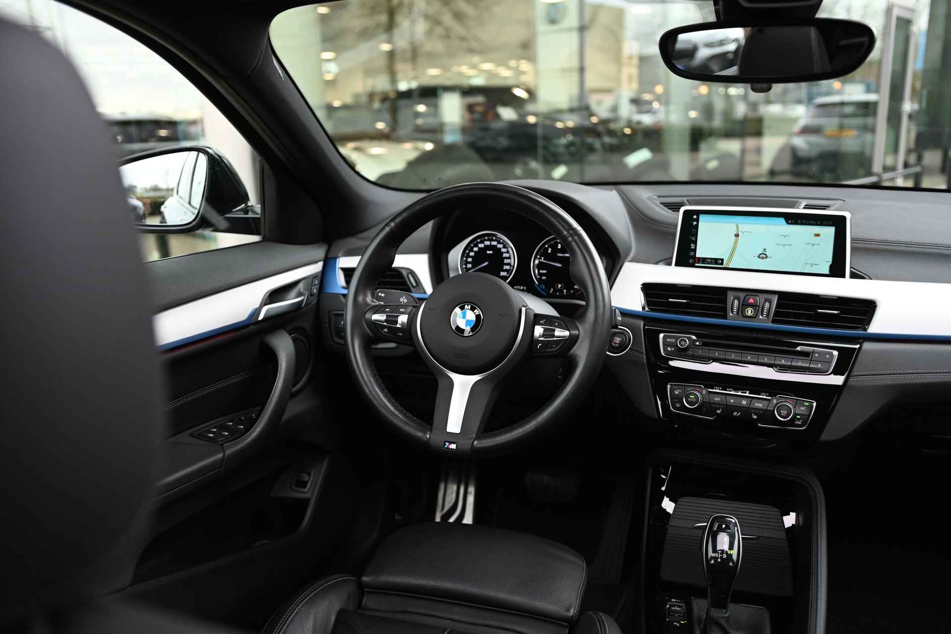 BMW X2 sDrive20i High Executive Automaat / Panoramadak / Achteruitrijcamera / Sportstoelen / Active Cruise Control  / LED / Head-Up / Park Assistant - 16/29