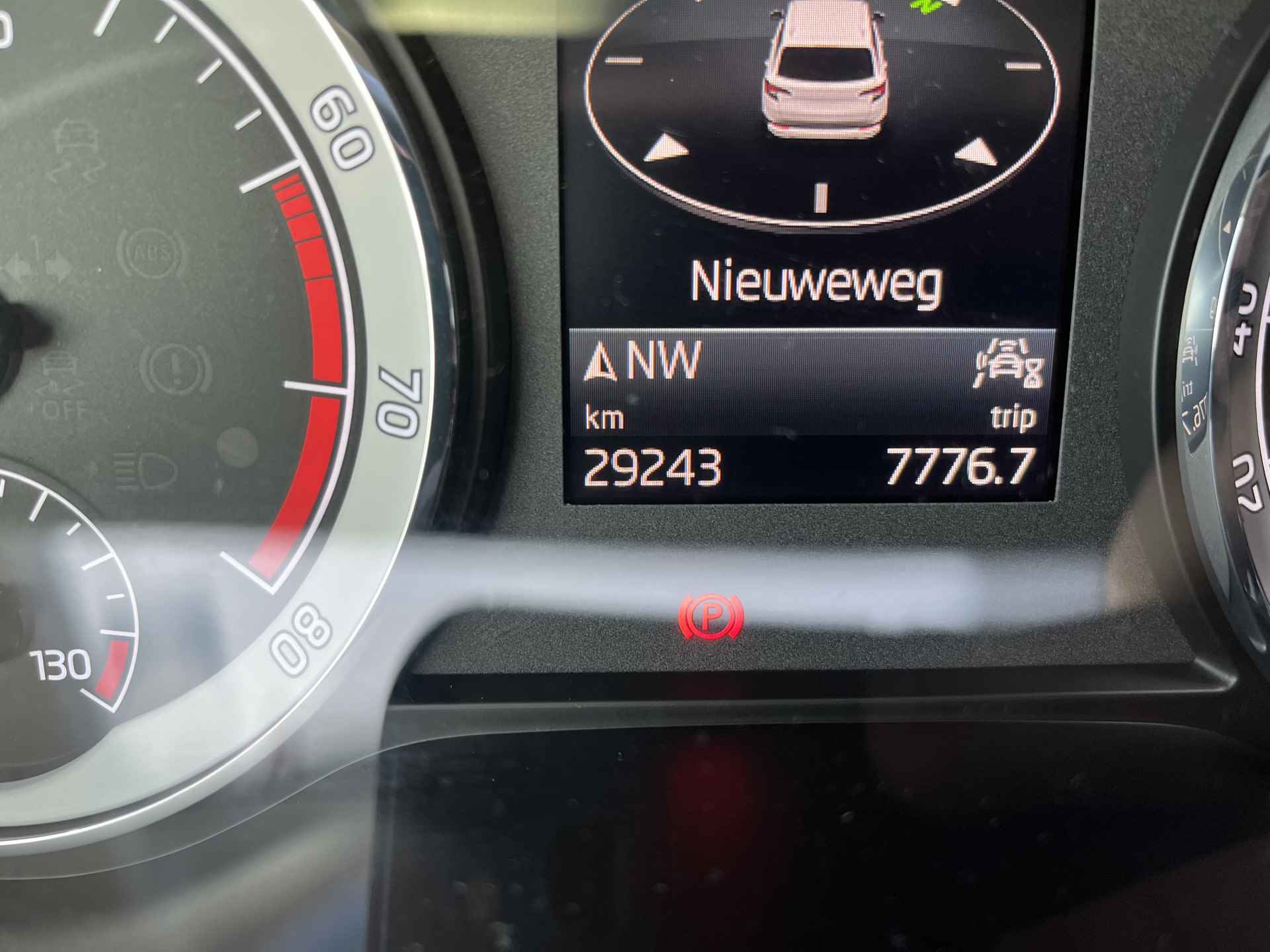 Škoda Karoq 1.0 TSI Ambition Drive 125 / PARK. SENSOREN/ LED/ CRUISE/ STOEL VERWARM./ KEYLESS/ APP CONNECT/ NAVI/ CLIMA/ DAB/ 17" LMV/ - 5/26