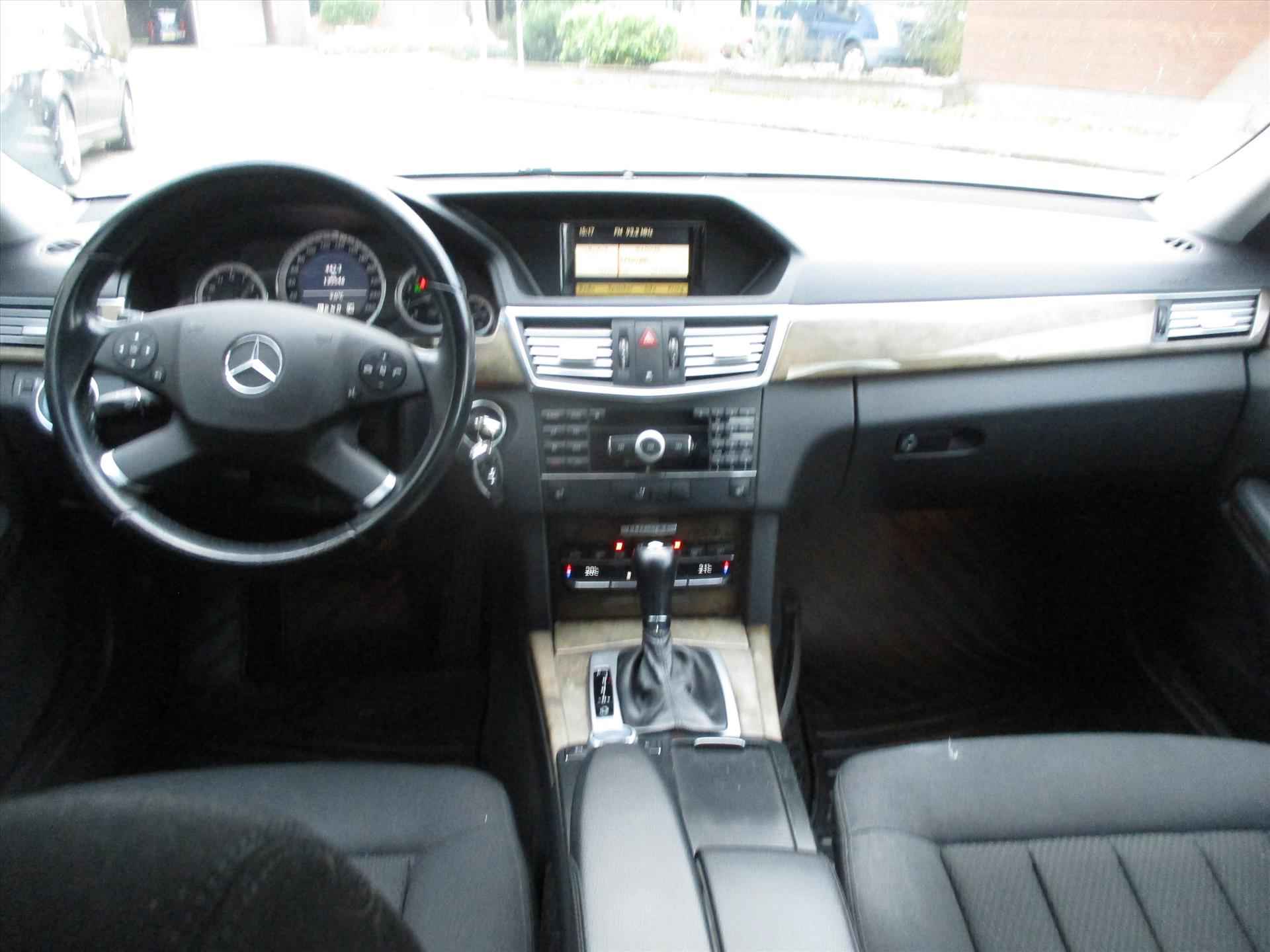 Mercedes E-Klasse E200 CGI BlueEfficiency Aut. Elegance / Youngtimer - 6/12