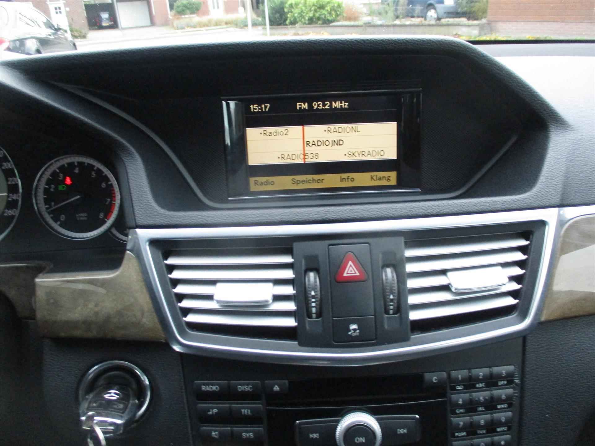 Mercedes E-Klasse E200 CGI BlueEfficiency Aut. Elegance / Youngtimer - 8/12