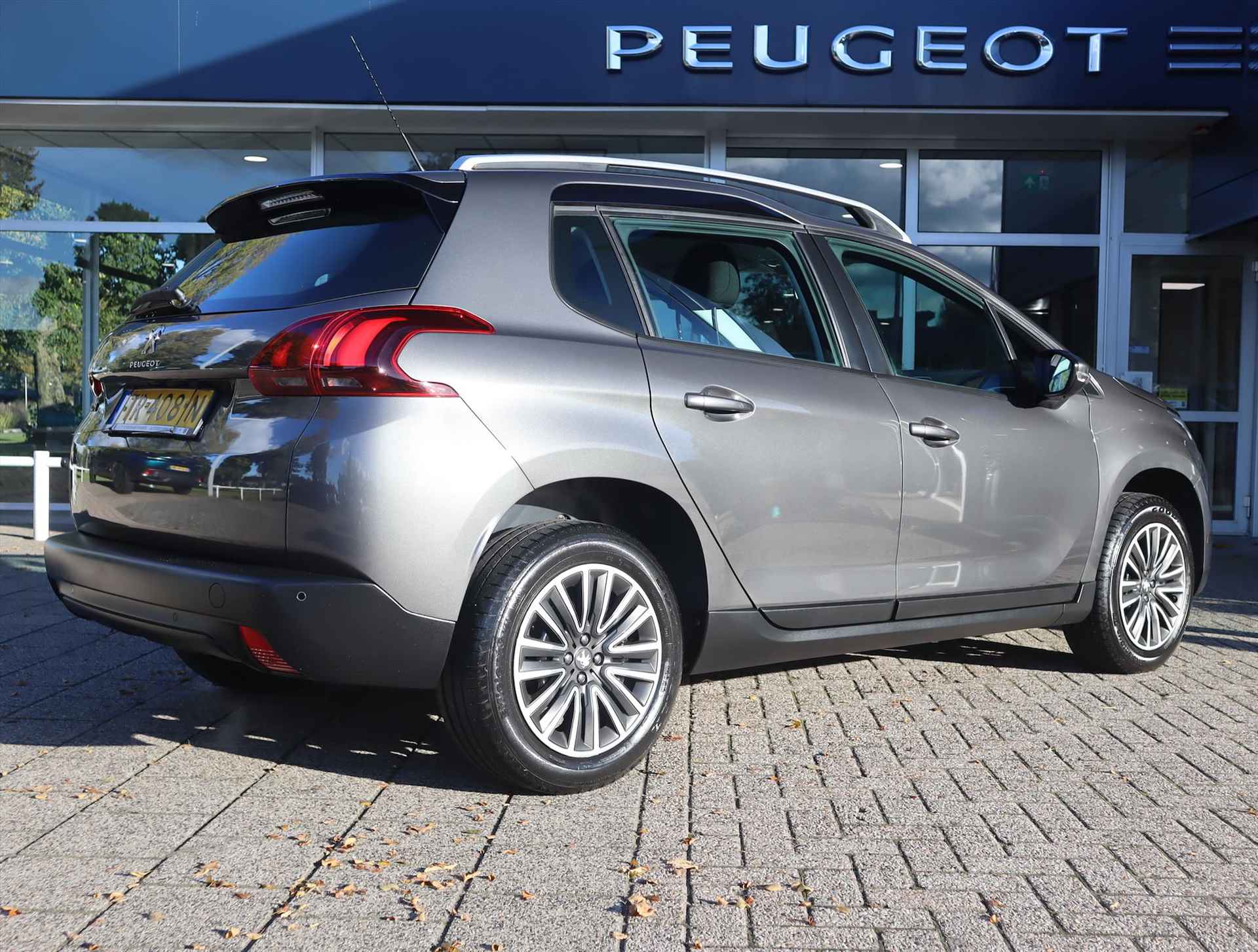 PEUGEOT 2008 SUV Blue Lion PureTech 82pk, Rijklaarprijs, Navigatie Bluetooth Sensoren - 4/56