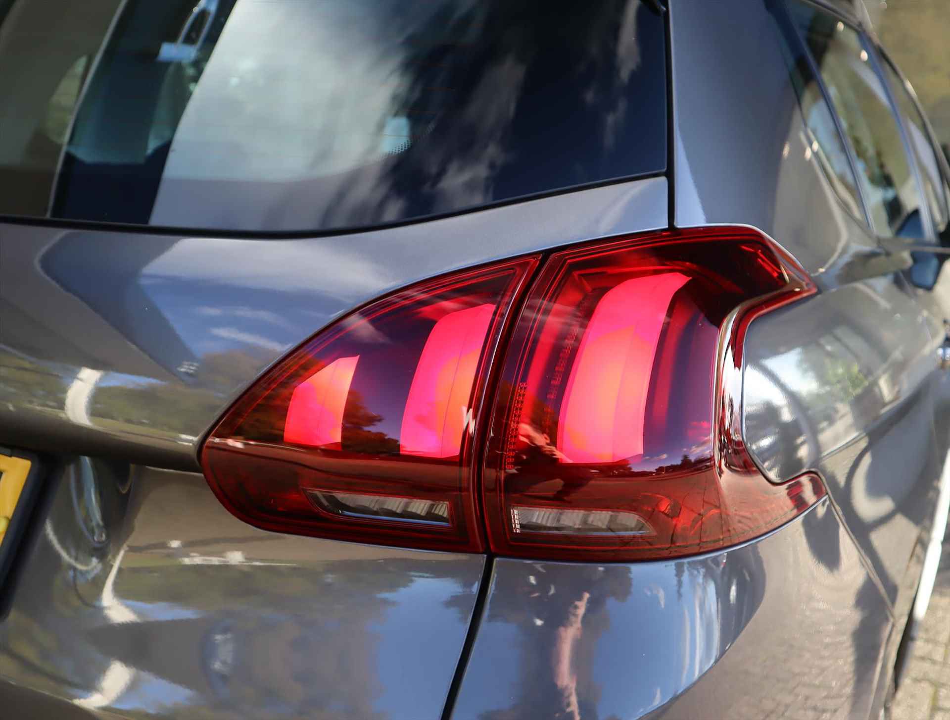 PEUGEOT 2008 SUV Blue Lion PureTech 82pk, Rijklaarprijs, Navigatie Bluetooth Sensoren - 21/56