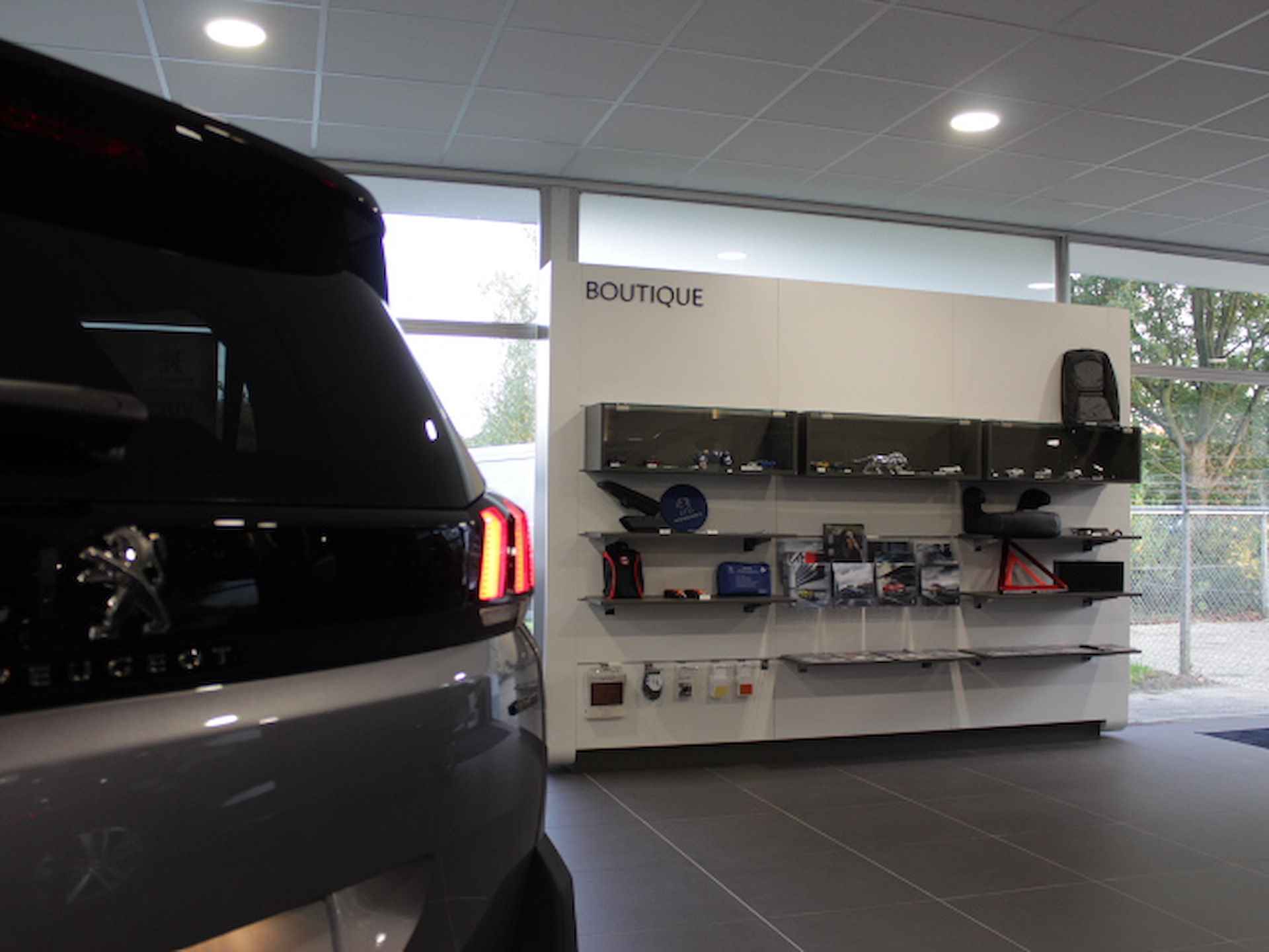 PEUGEOT 2008 SUV Blue Lion PureTech 82pk, Rijklaarprijs, Navigatie Bluetooth Sensoren - 53/56