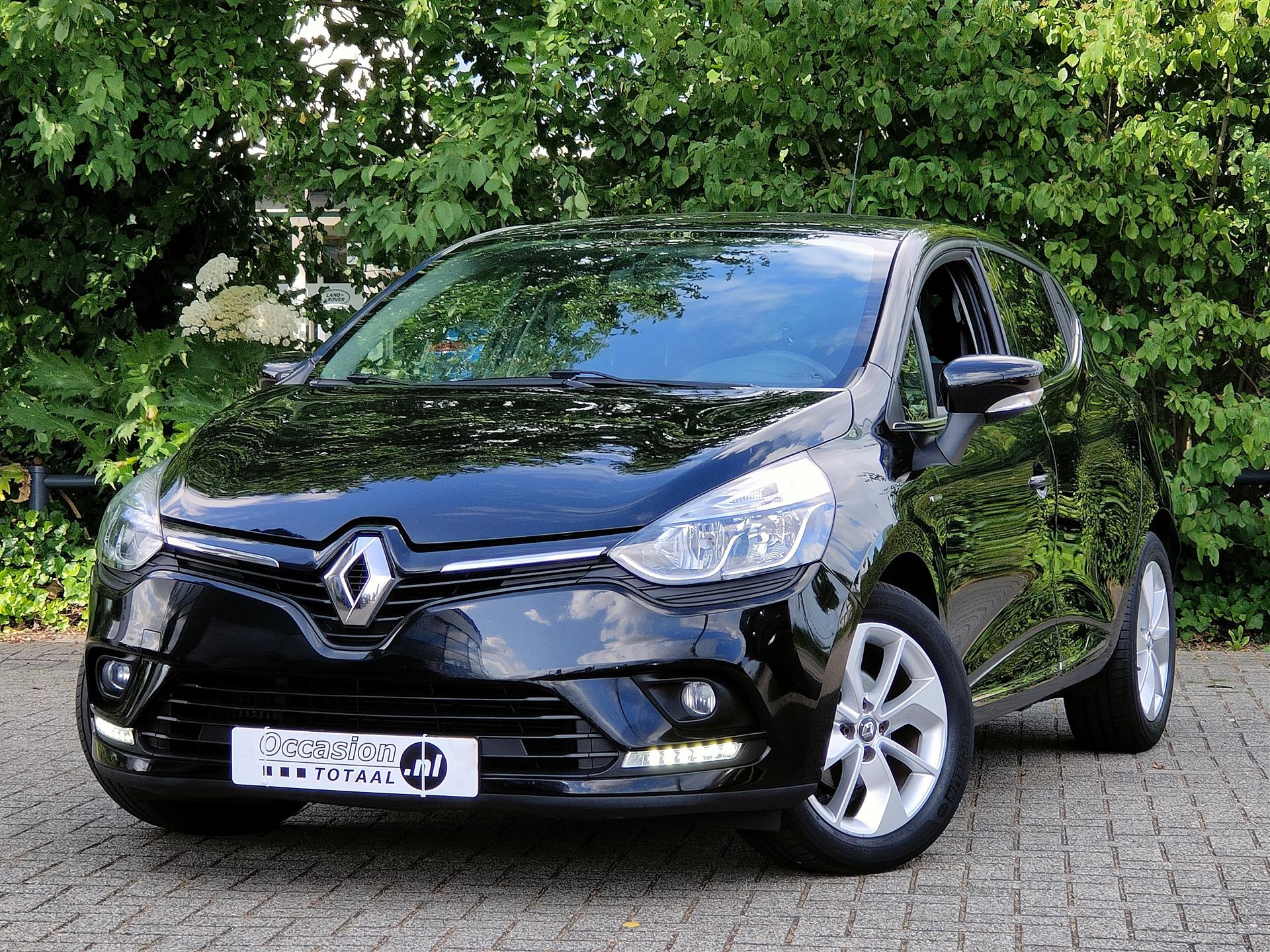 Renault Clio 0.9 TCe Limited | PDC | DAB | Navi bij viaBOVAG.nl