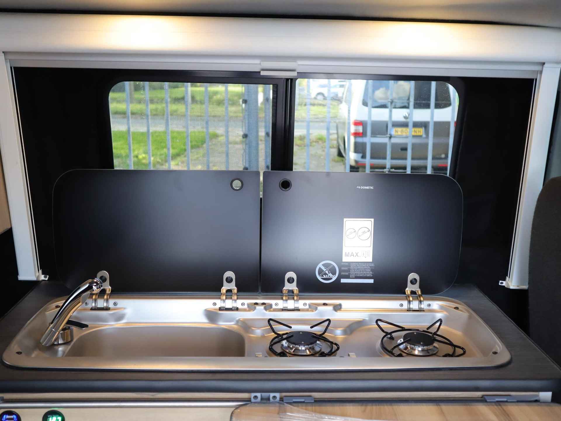 Ford Transit Custom 2.0 TDCI L2H1 Limited Camper 170pk automaat | Camper met 2 slaapplaatsen | Extra breed bed | Keuken met gootsteen- koelkast- gasfornuis | Zonnescherm | Cruise control | Trekhaak | Extra opbergruimte | Stoelverwarming | Voorruitverwarming | Navigatie - 31/56
