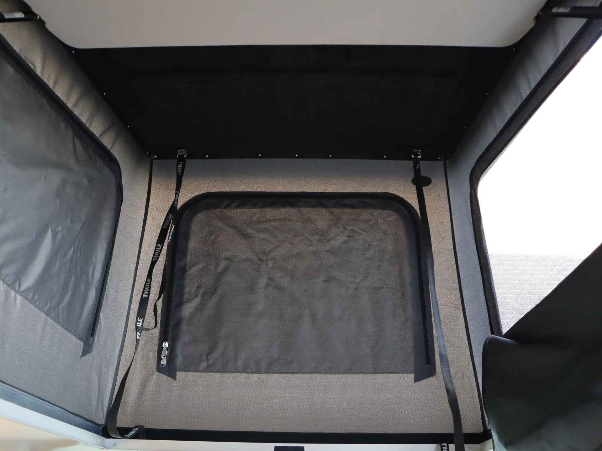Ford Transit Custom 2.0 TDCI L2H1 Limited Camper 170pk automaat | Camper met 2 slaapplaatsen | Extra breed bed | Keuken met gootsteen- koelkast- gasfornuis | Zonnescherm | Cruise control | Trekhaak | Extra opbergruimte | Stoelverwarming | Voorruitverwarming | Navigatie - 37/56