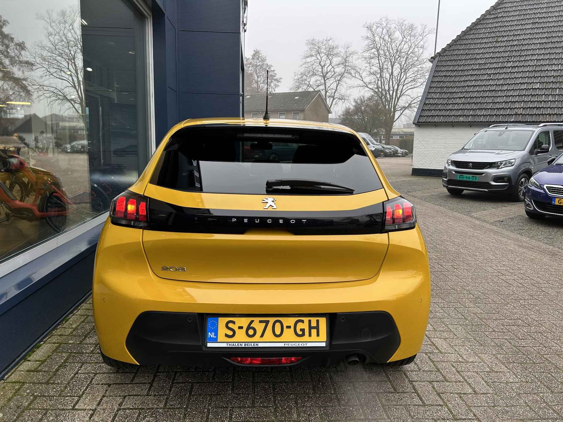 Peugeot 208 1.2 Active Pack | Lichtmetaal | Navigatie via Telefoon | DAB | Airco | Apple Carplay & Android Auto | Parkeersensoren | Cruise Control | Elektrisch Pakket | LED Dagrijverlichting . - 6/44