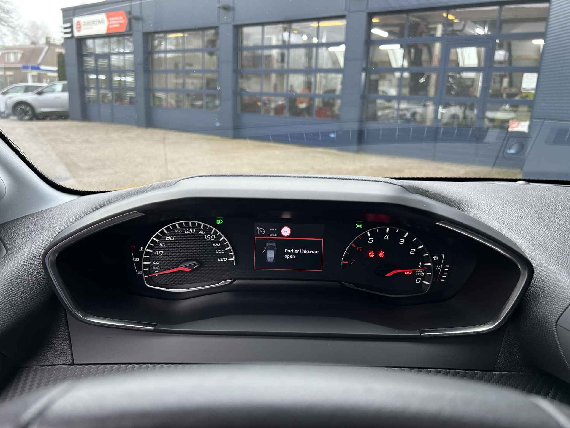 Peugeot 208 1.2 Active Pack | Lichtmetaal | Navigatie via Telefoon | DAB | Airco | Apple Carplay & Android Auto | Parkeersensoren | Cruise Control | Elektrisch Pakket | LED Dagrijverlichting . - 8/44